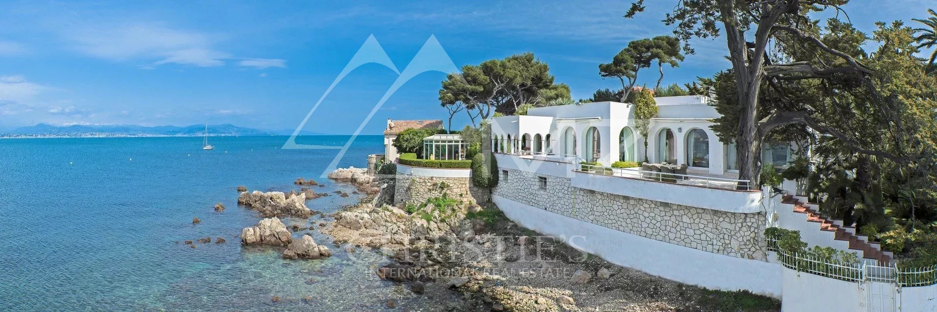 Cap d'Antibes - Unique villa pieds dans l'eau