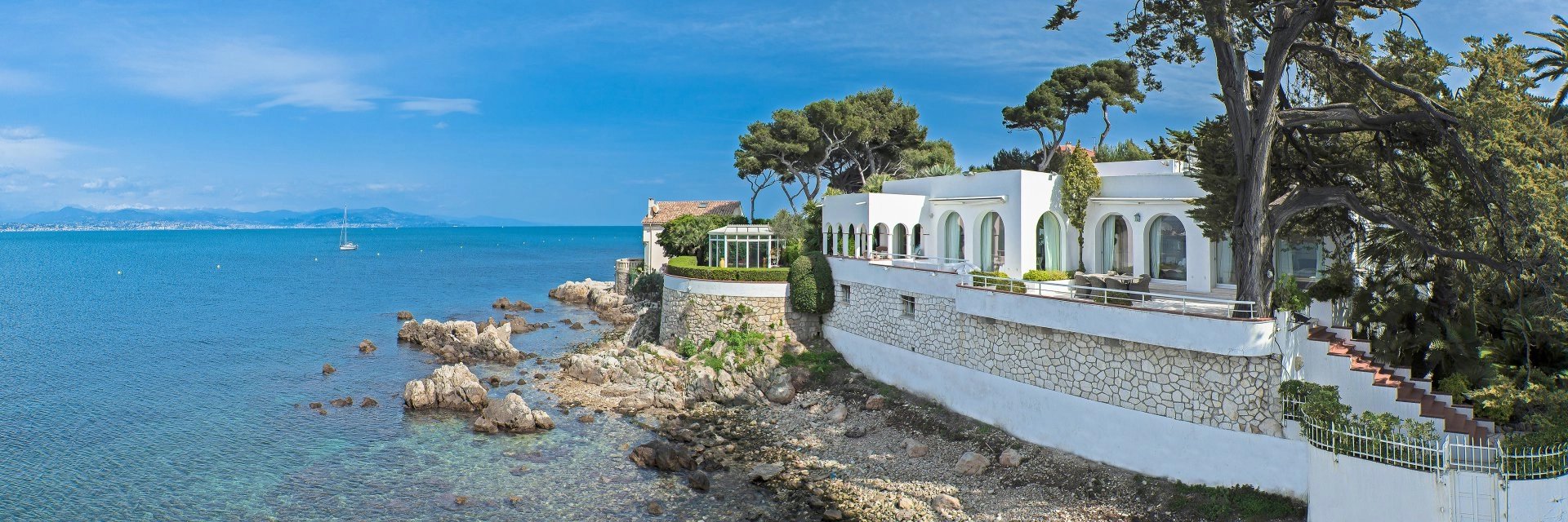 Cap d'Antibes - Unique water front villa