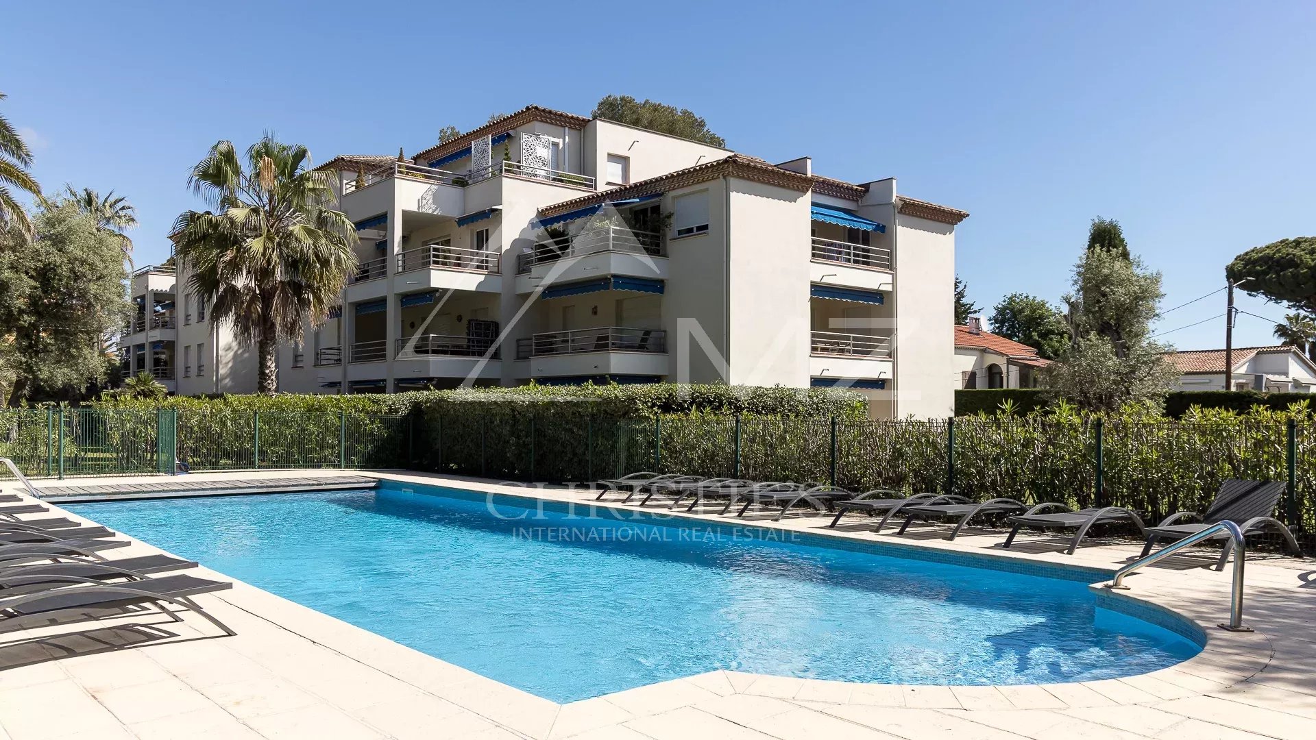 Élégant appartement avec terrasse à l'orée du Cap d'Antibes