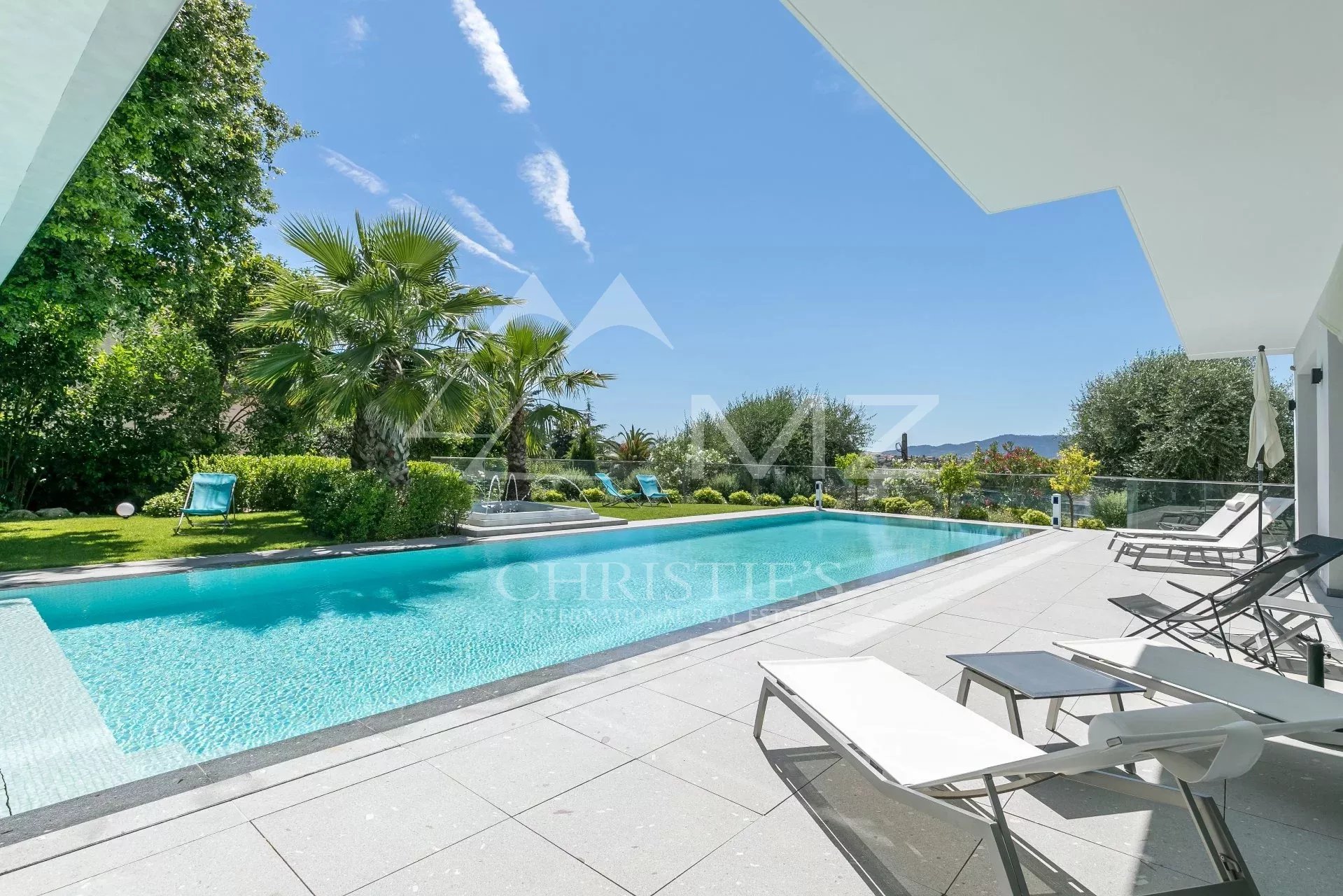 Near Cannes - New contemporary villa