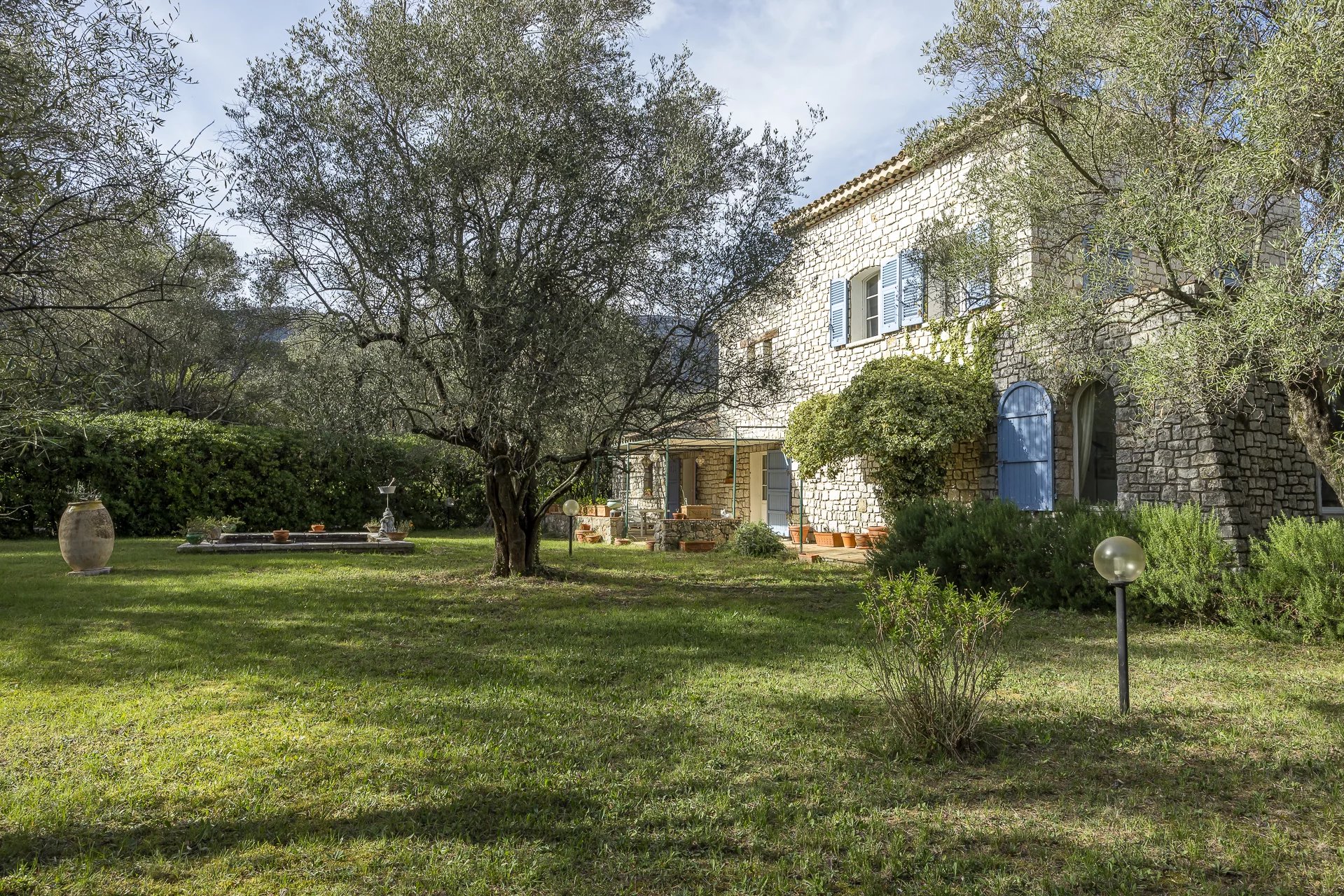 Proche Saint-Paul-de-Vence - Charmante propriété dans un écrin de verdure