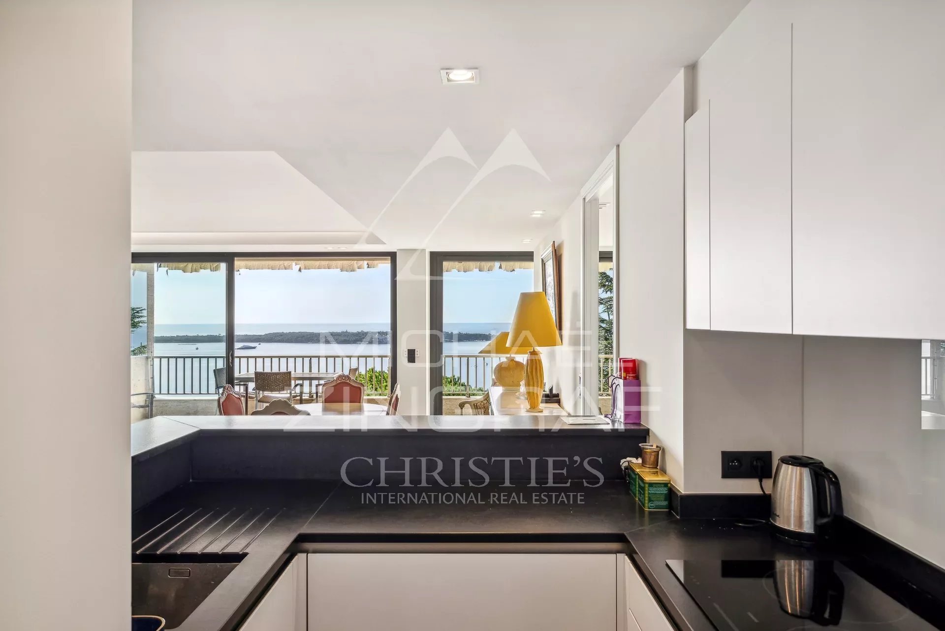 Sole Agent -  Superb  contemporary apartment withe amazing sea view