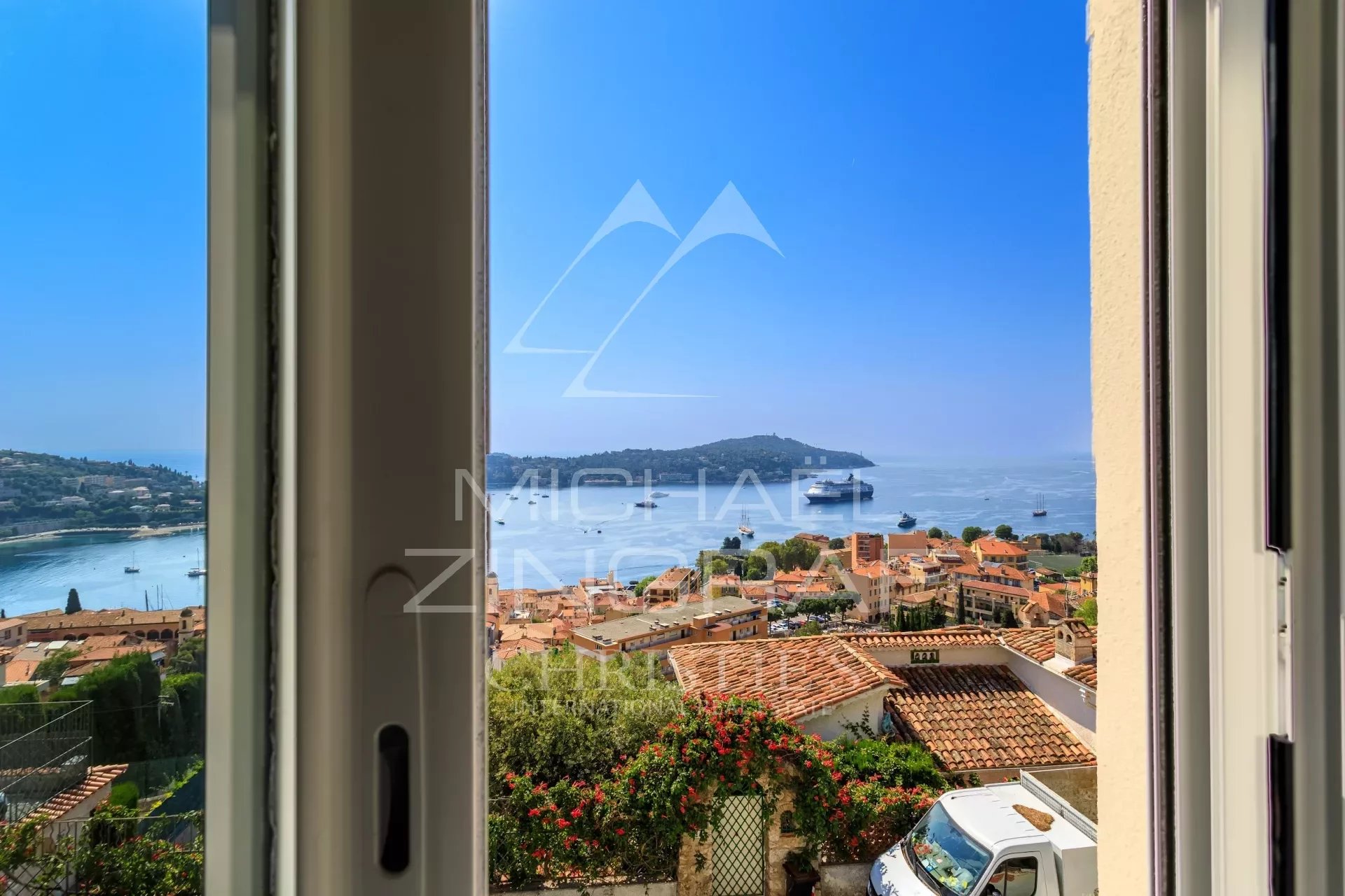 STUNNING VILLA IN VILLEFRANCHE SUR MER