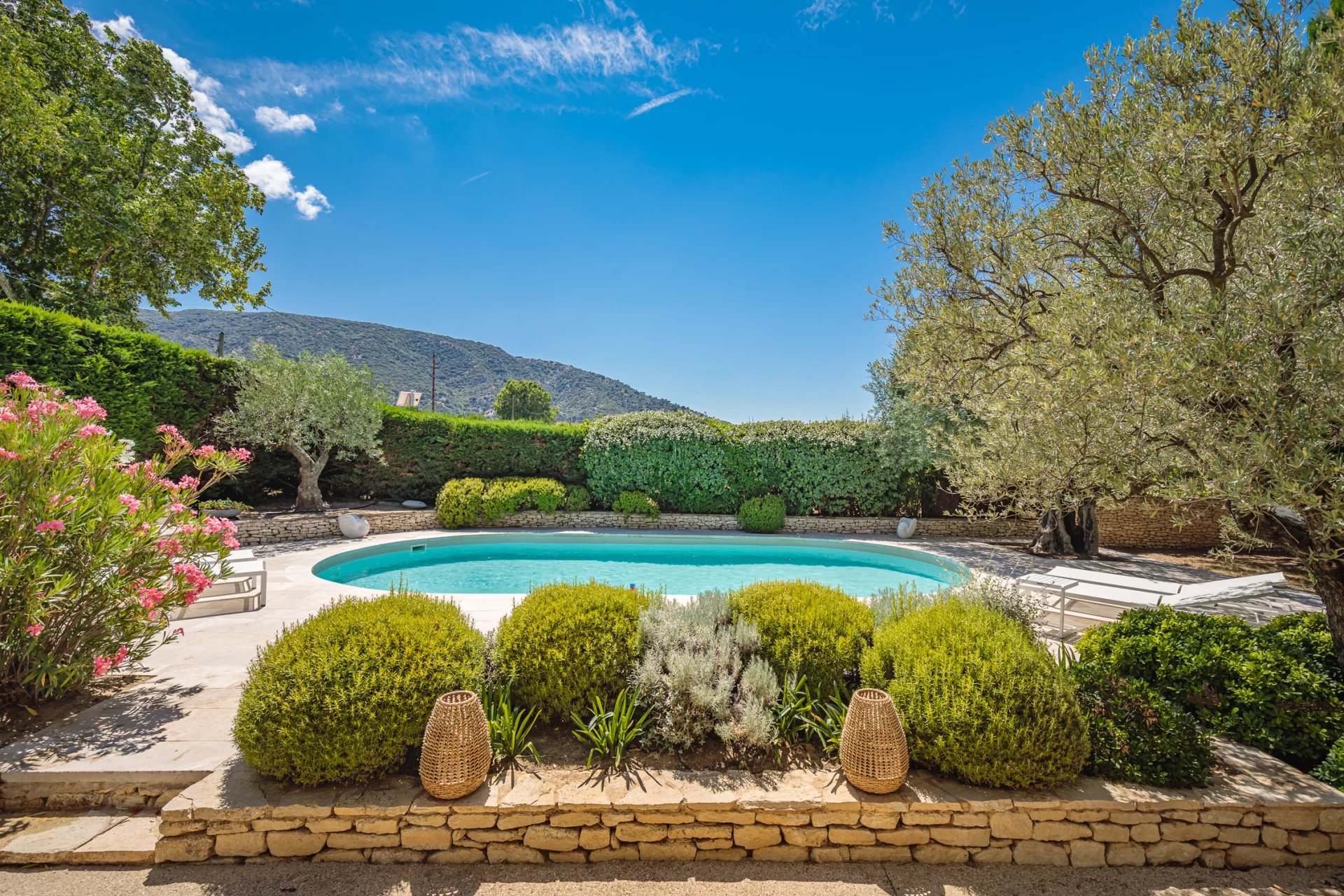 Luberon - Maison en pierre de charme avec piscine