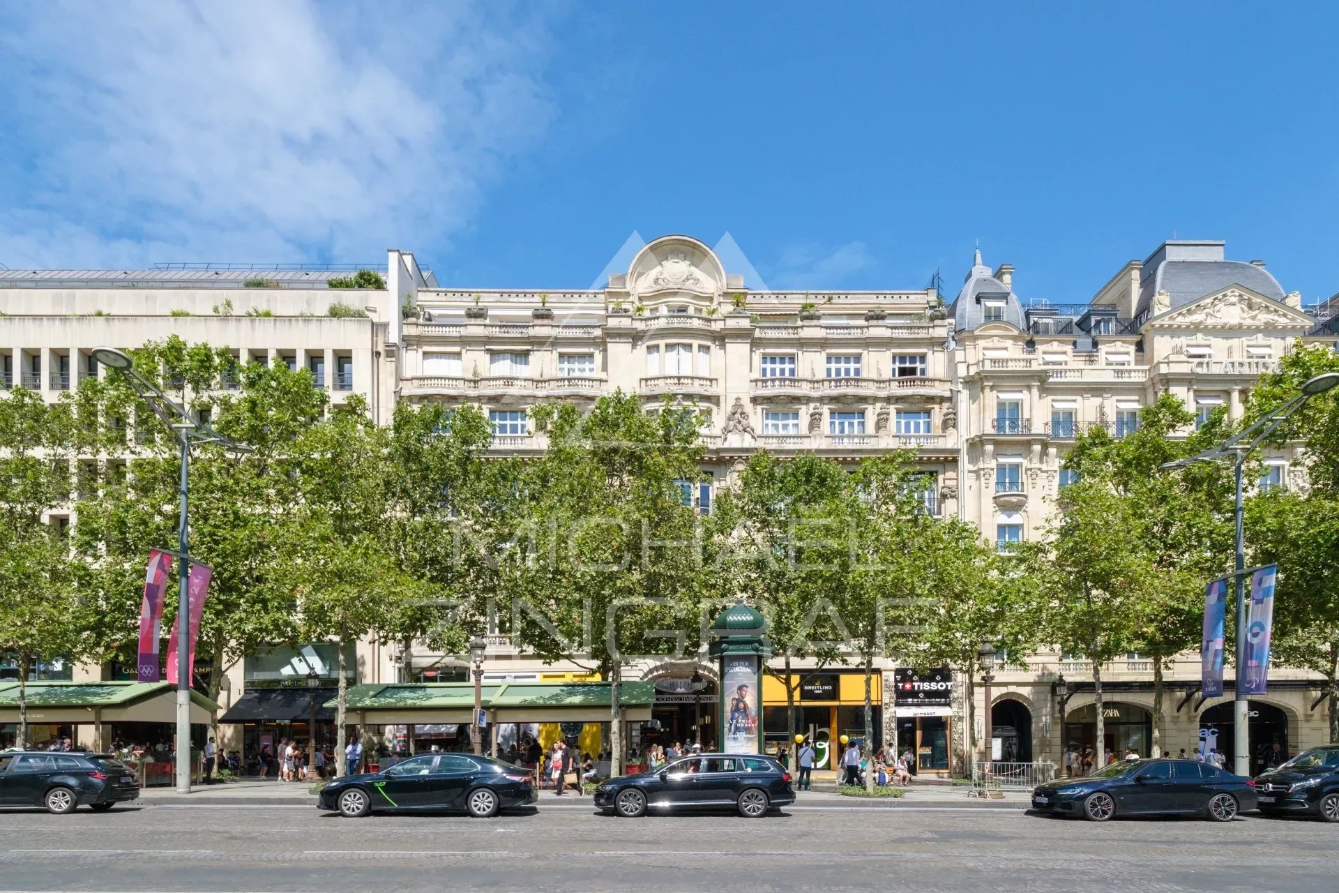 Studio in the heart of the Champs-Elysées with balcony view of the Eiffel Tower to renovate - ideal pied-à-terre - Paris 8