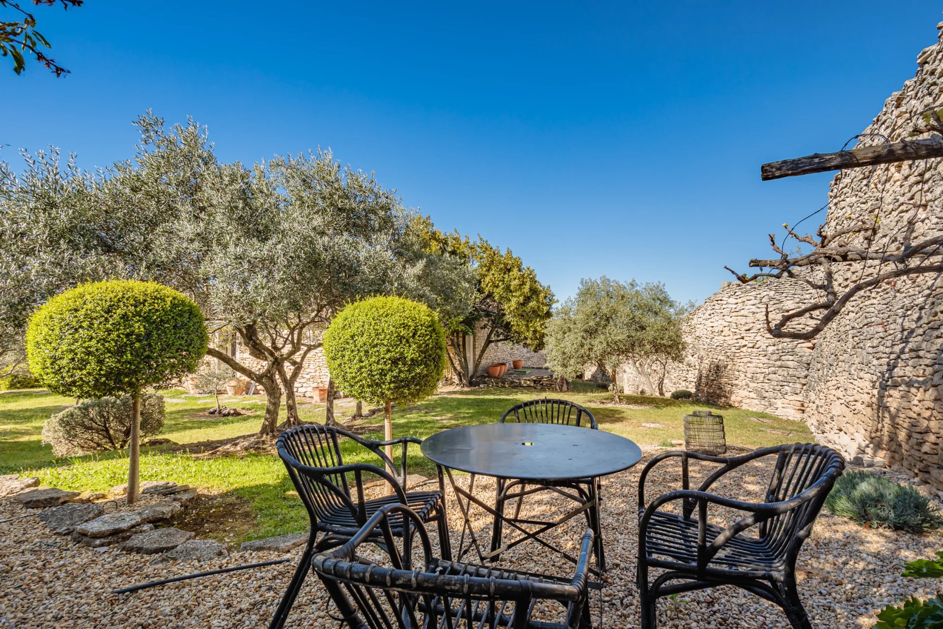 Gordes - Belle maison de vacances avec piscine chauffée