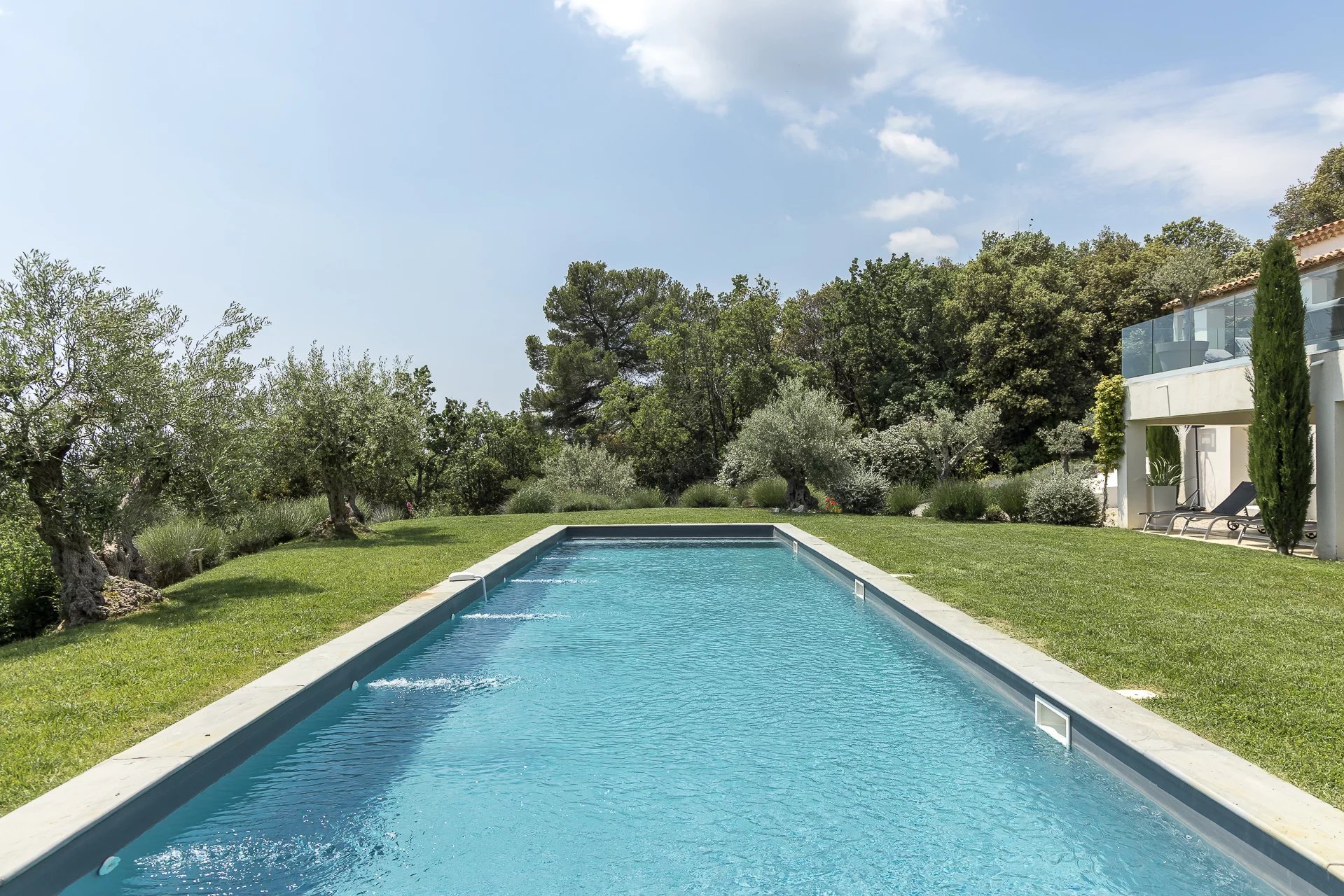 Propriété rénovée avec vue panoramique jusqu'à la mer