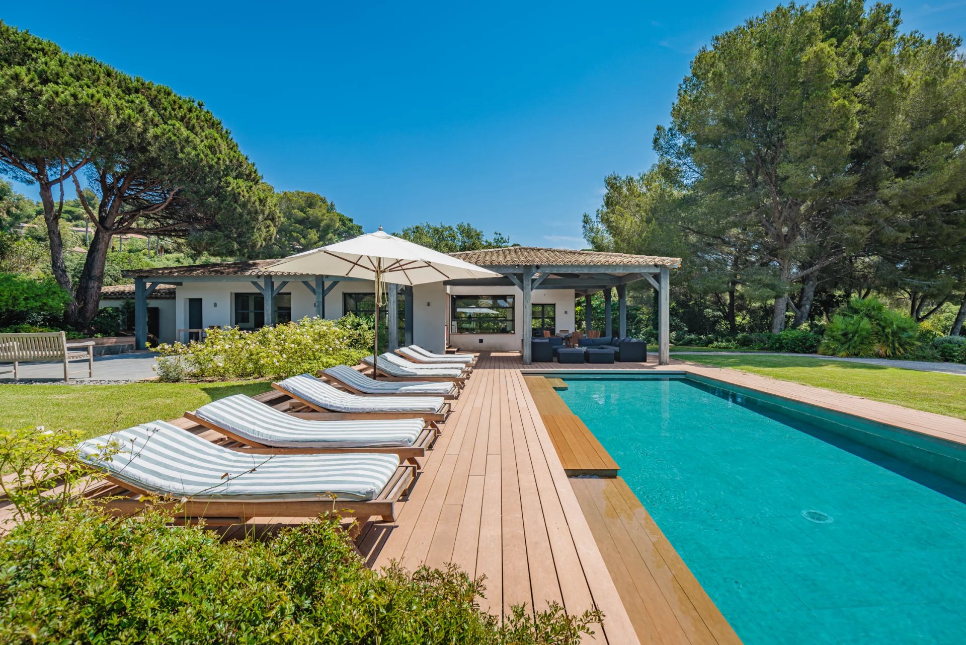 Ramatuelle - Villa moderne avec accès direct à la plage et vue mer