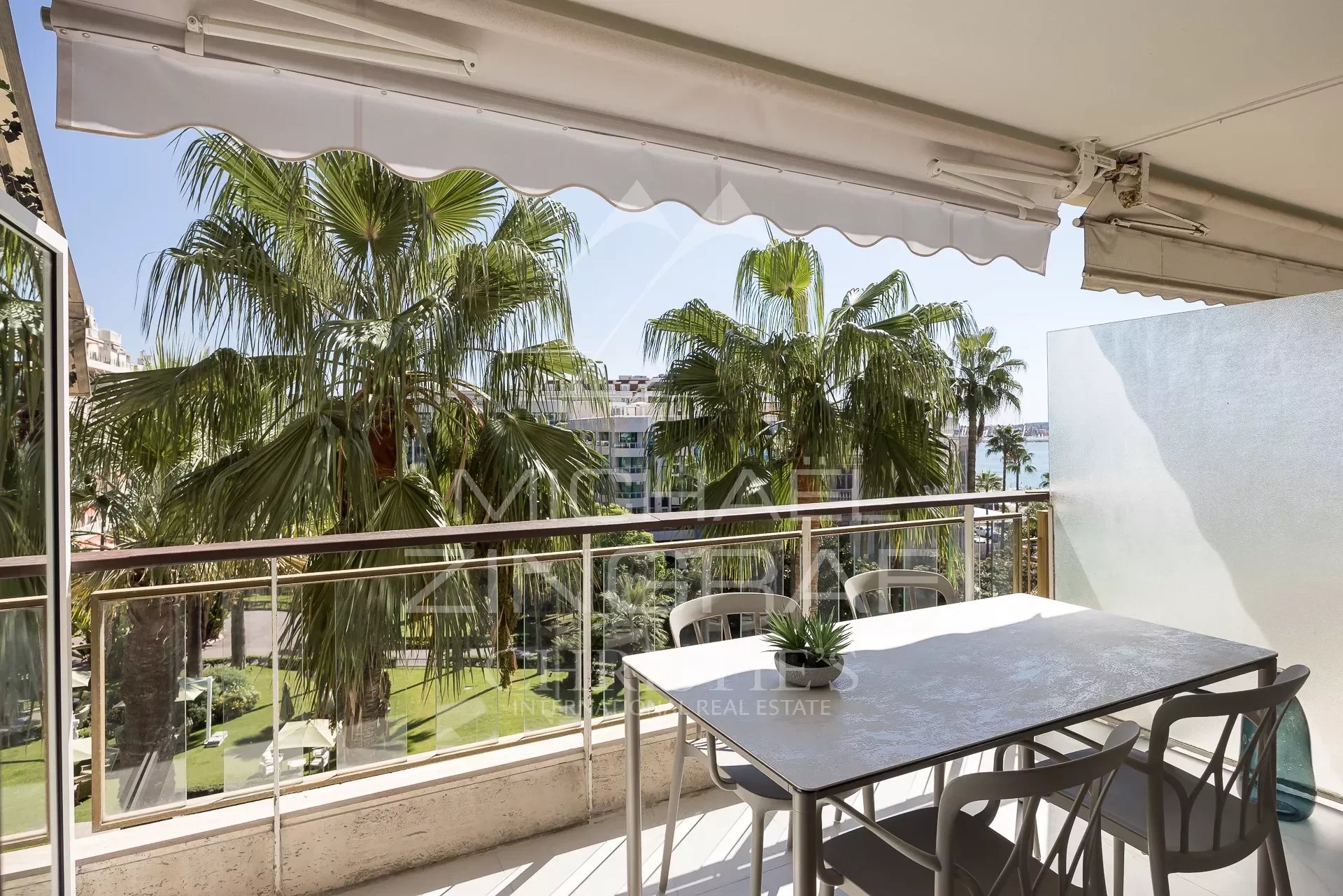 Cannes Croisette - Mondrian - 2 bedrooms flat with sea view