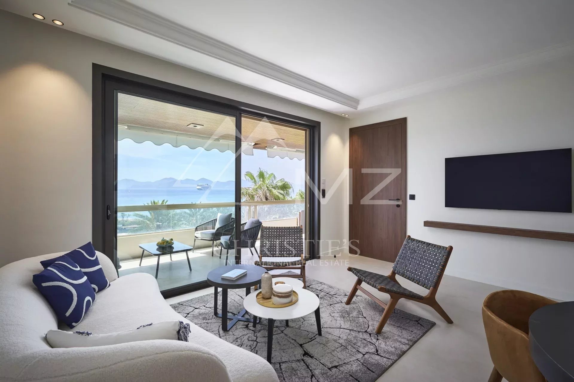 Cannes Croisette - 3-Zimmerwohnung komplett renoviert mit Panorama-Meerblick