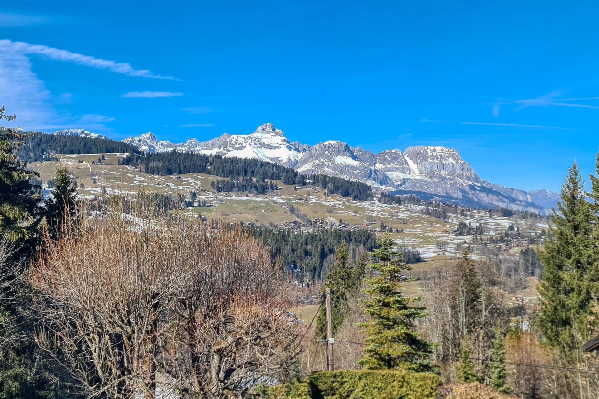 Appartement séjour cathédrale, petite copropriété au calme, vue et soleil