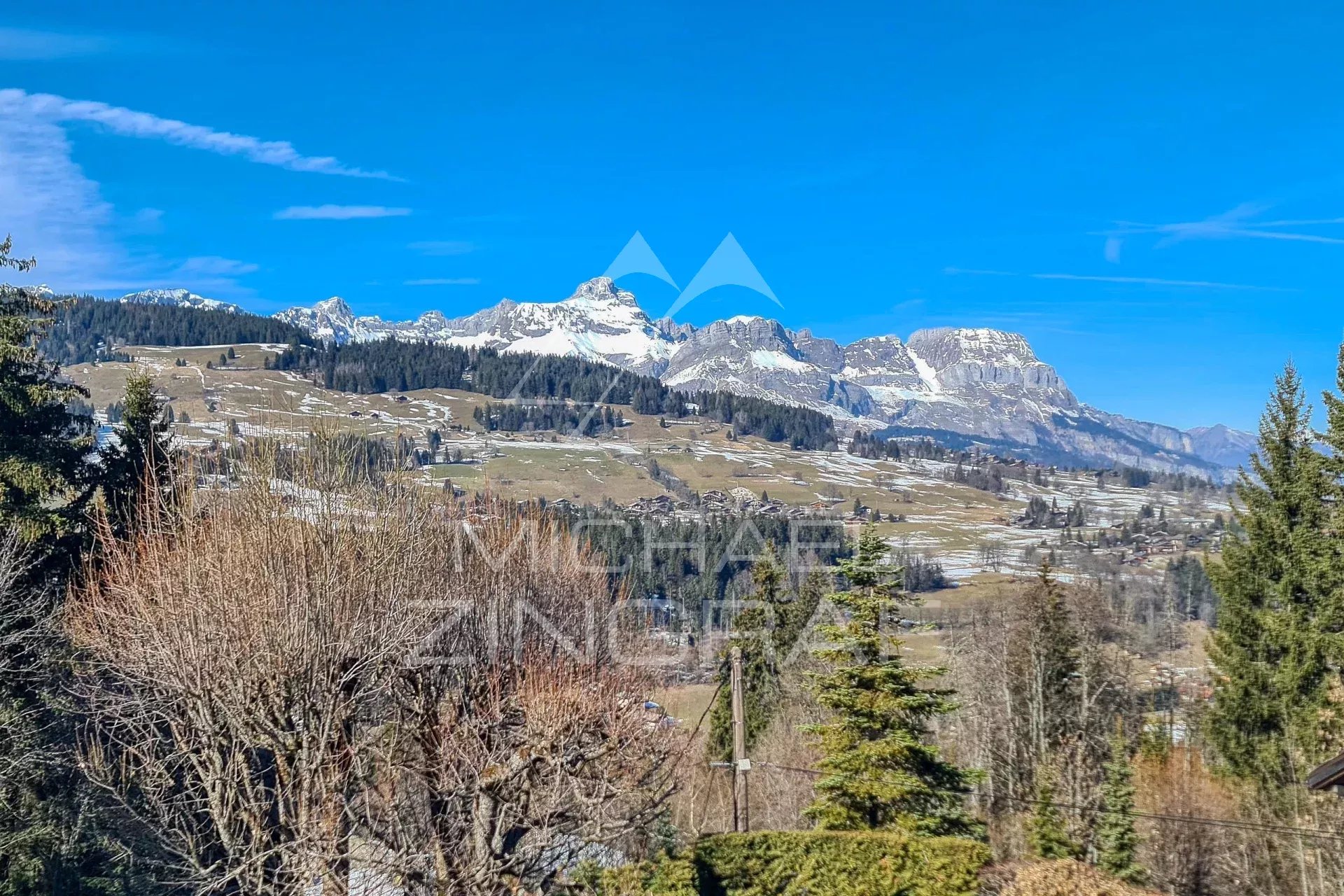 Appartement séjour cathédrale, petite copropriété au calme, vue et soleil