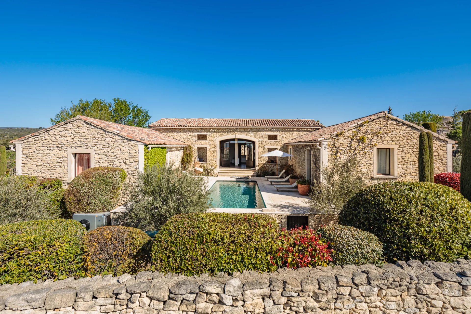 Gordes - Belle maison de vacances avec piscine chauffée