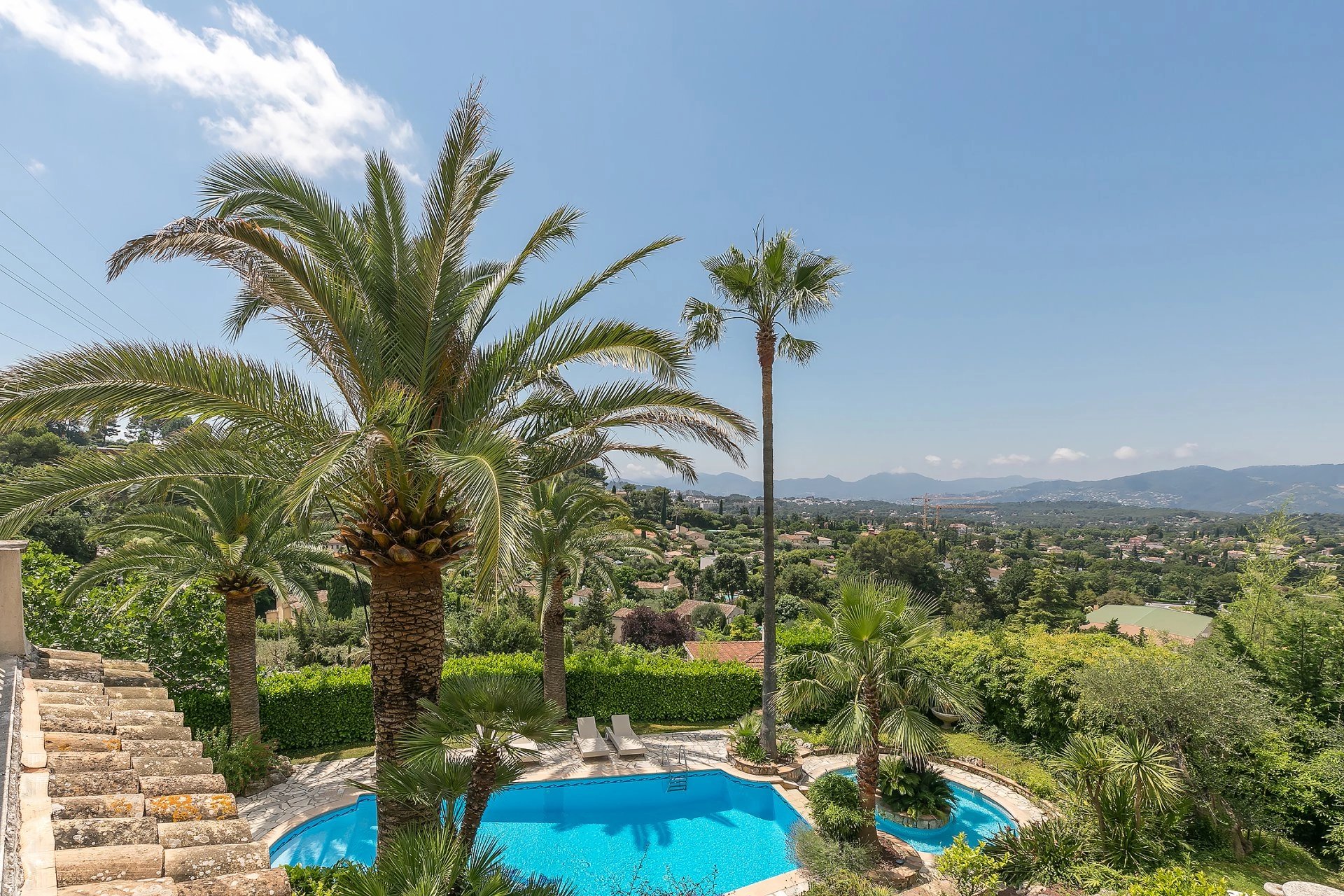 Mougins - Provencal villa with open views