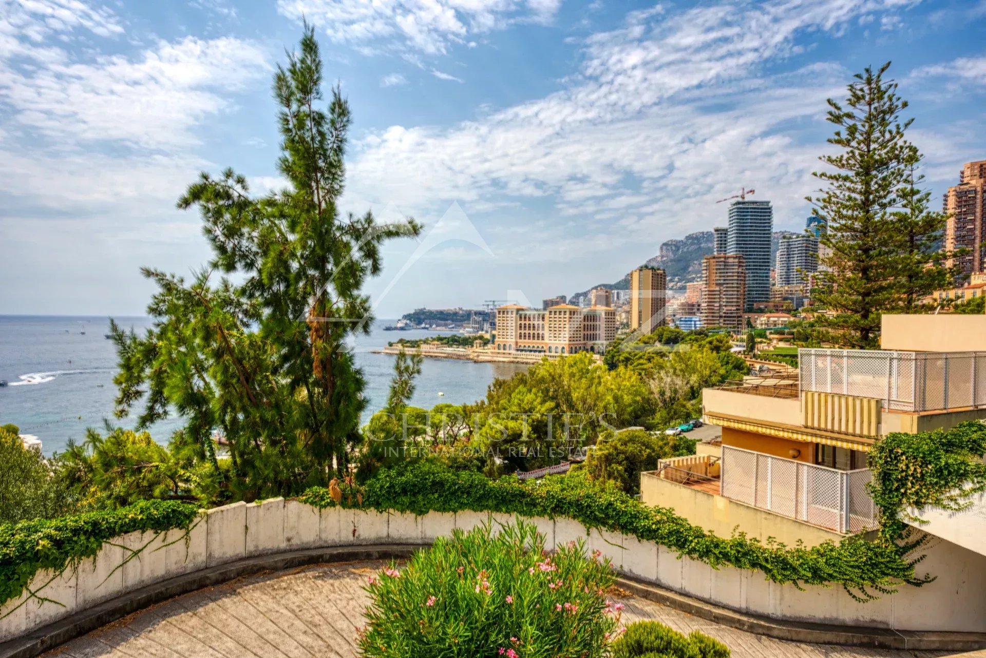 Évasion Luxueuse en Bord de Mer : Confort Moderne près de Monaco