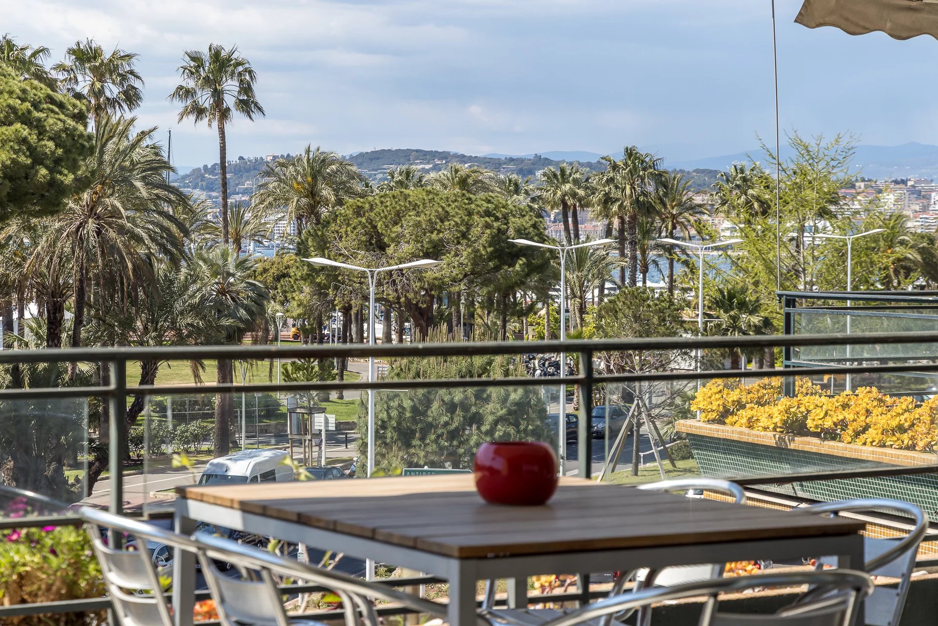 Cannes Croisette - Palm Beach - Appartement 2 pièces rénové vue mer