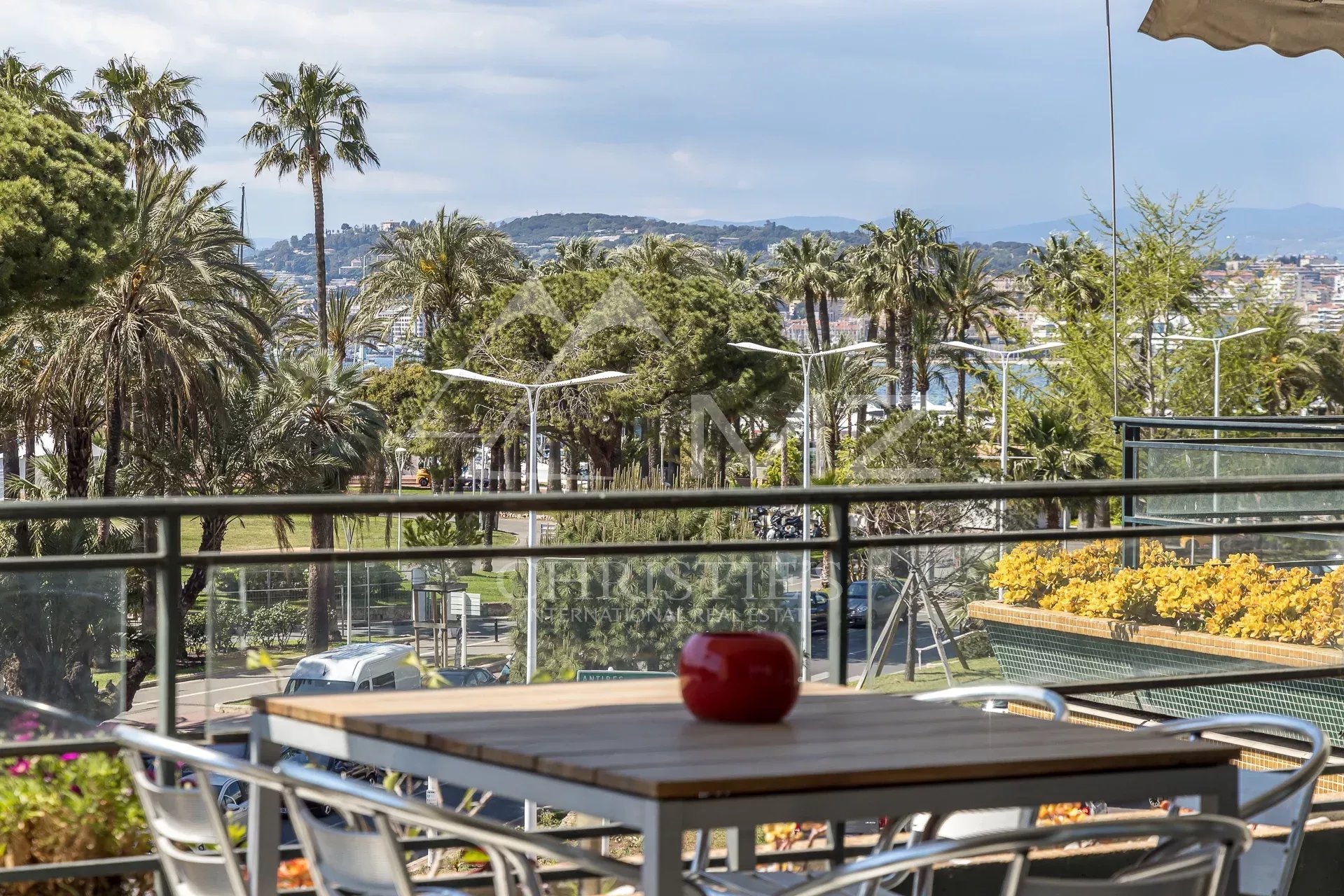 Cannes Croisette - Palm Beach - Renovierte 2-Zimmer-Wohnung mit Meerblick