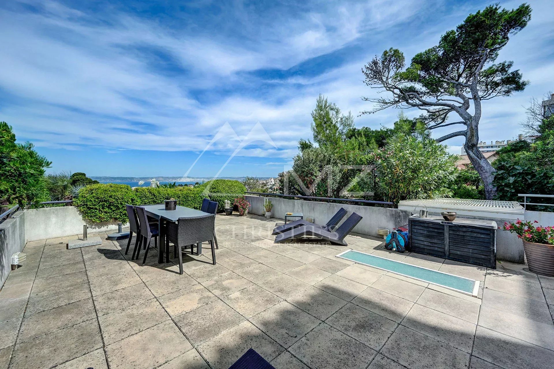 Maison d'architecte avec rooftop et vue panoramique