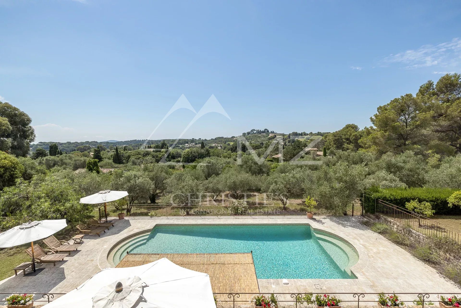 VALBONNE - CHARMING PROVENCAL BASTIDE