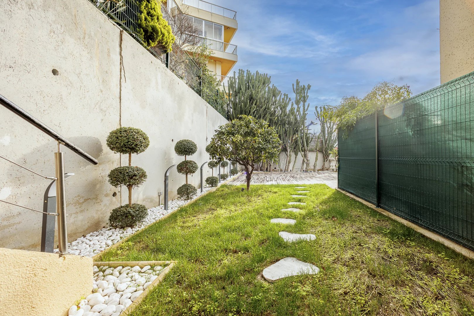 Magnifique appartement rénové avec jardin et parking