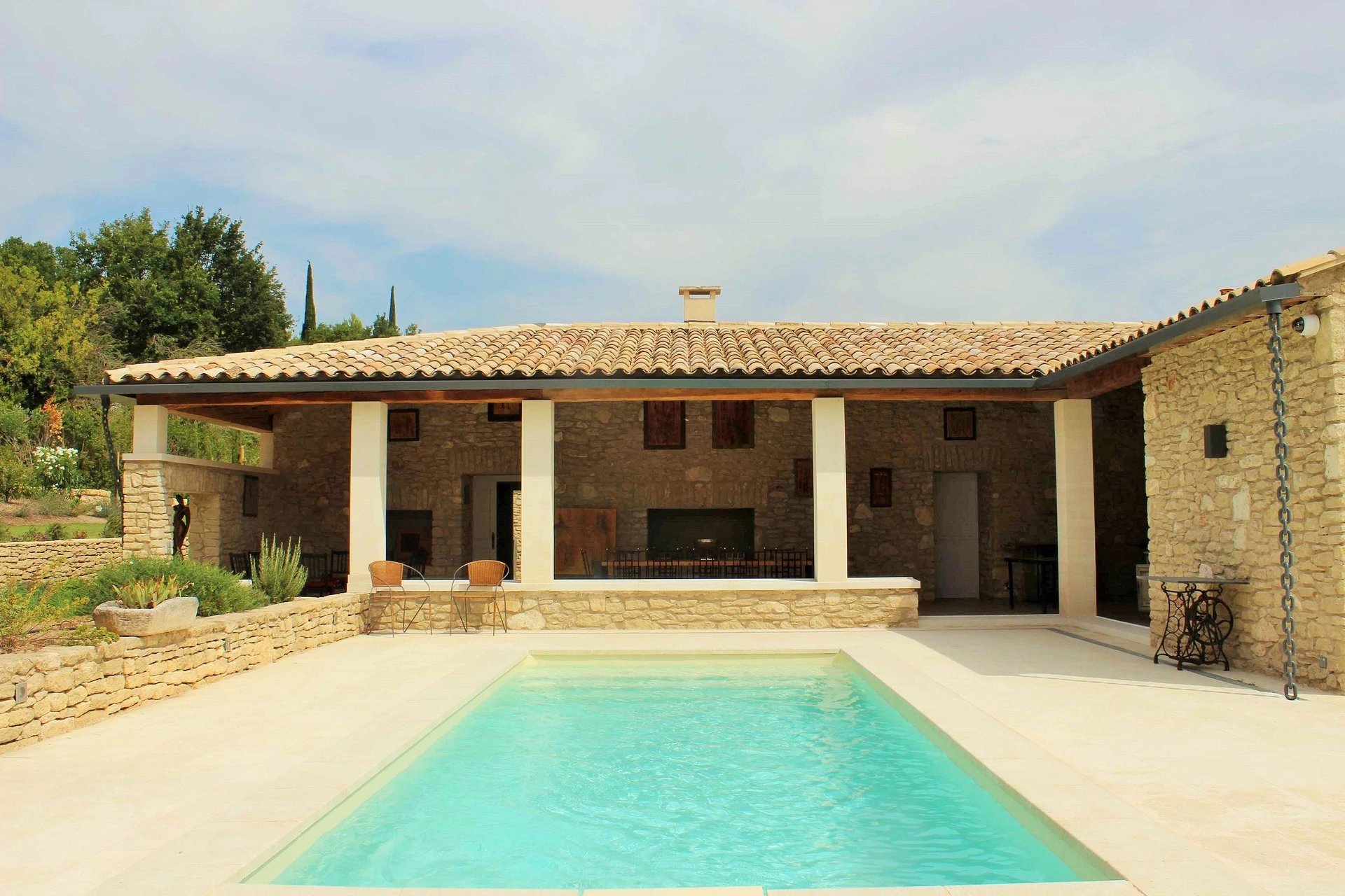 Proche Gordes - Superbe propriété avec deux piscines