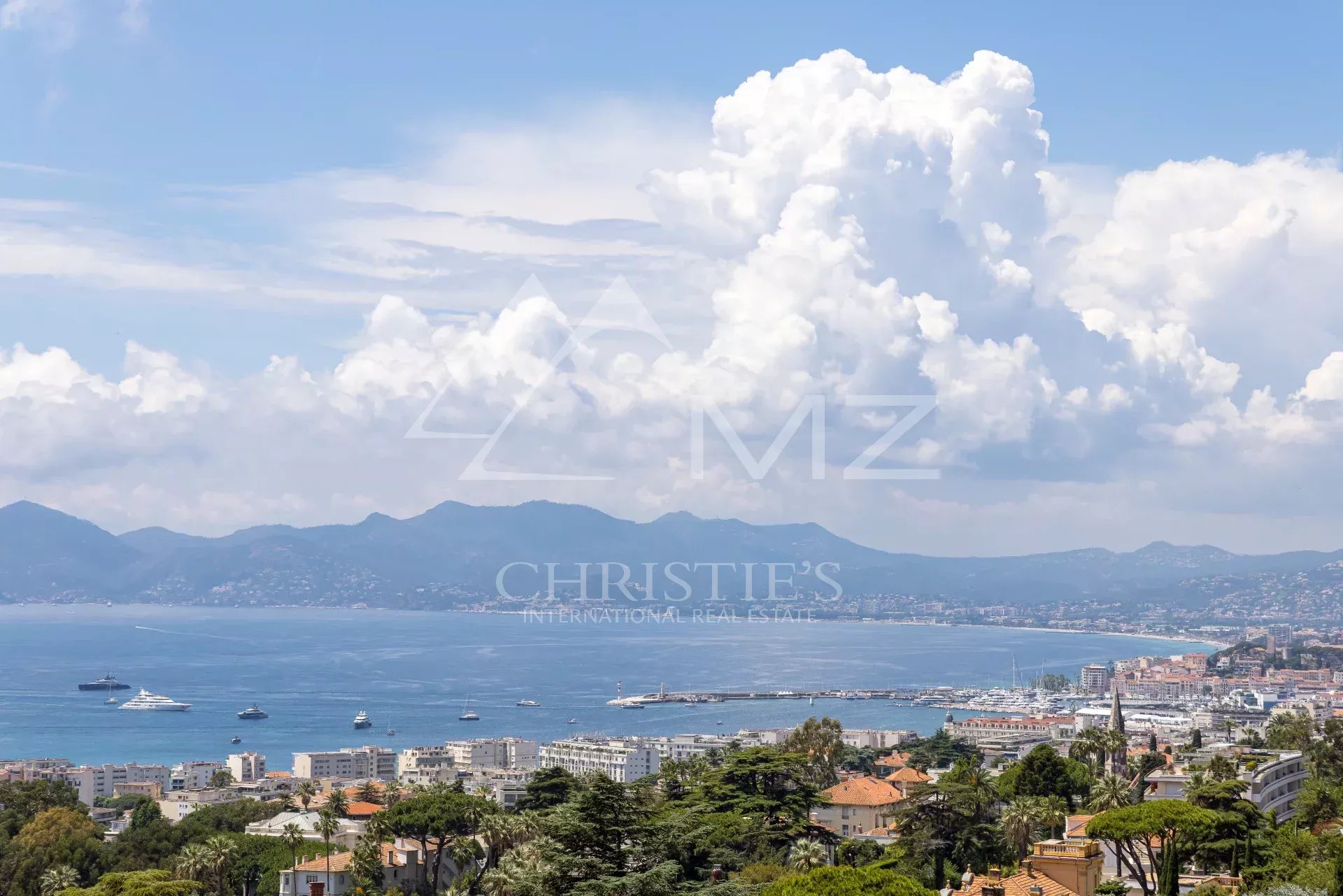 Cannes-Californie- amazing apartment on last floor with sea view