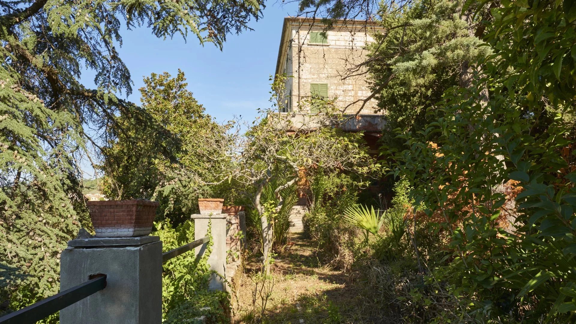 Villa historique de grande superficie avec parc privé et vue sur la mer