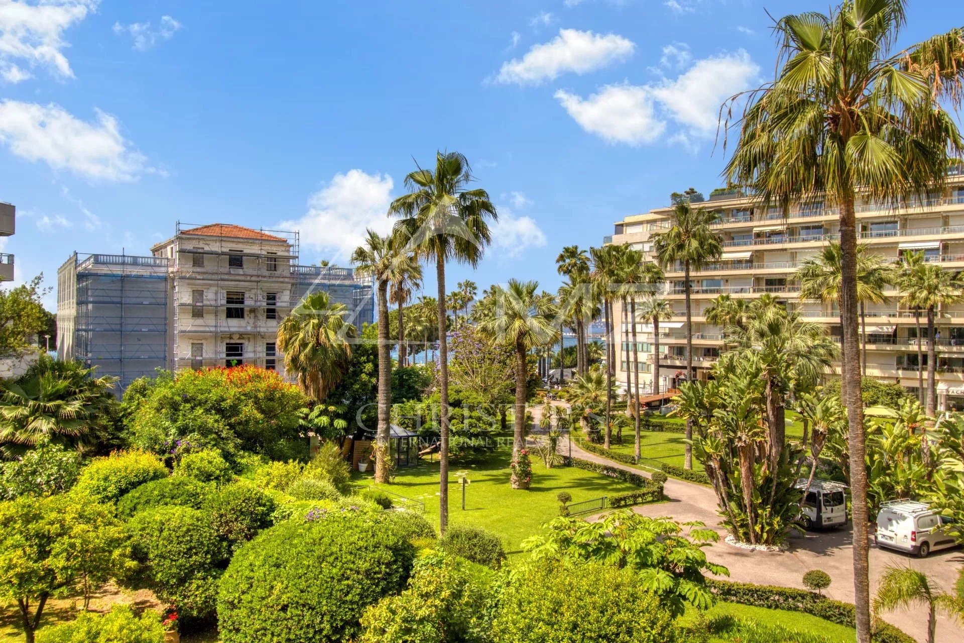 CROISETTE - GRAND HOTEL. VASTE APPARTEMENT BOURGEOIS.