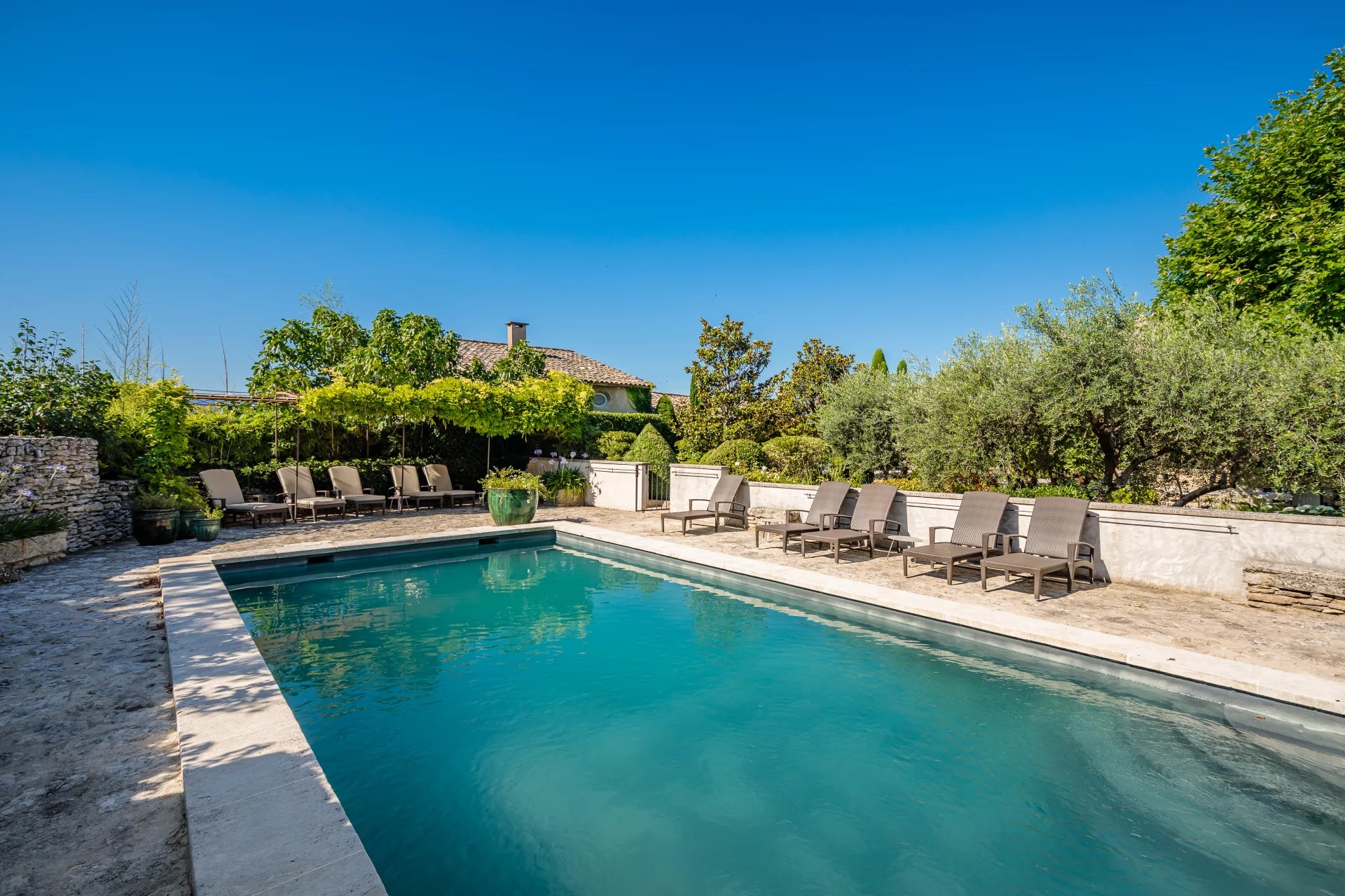 Proche Gordes - Maison de charme au cœur du village