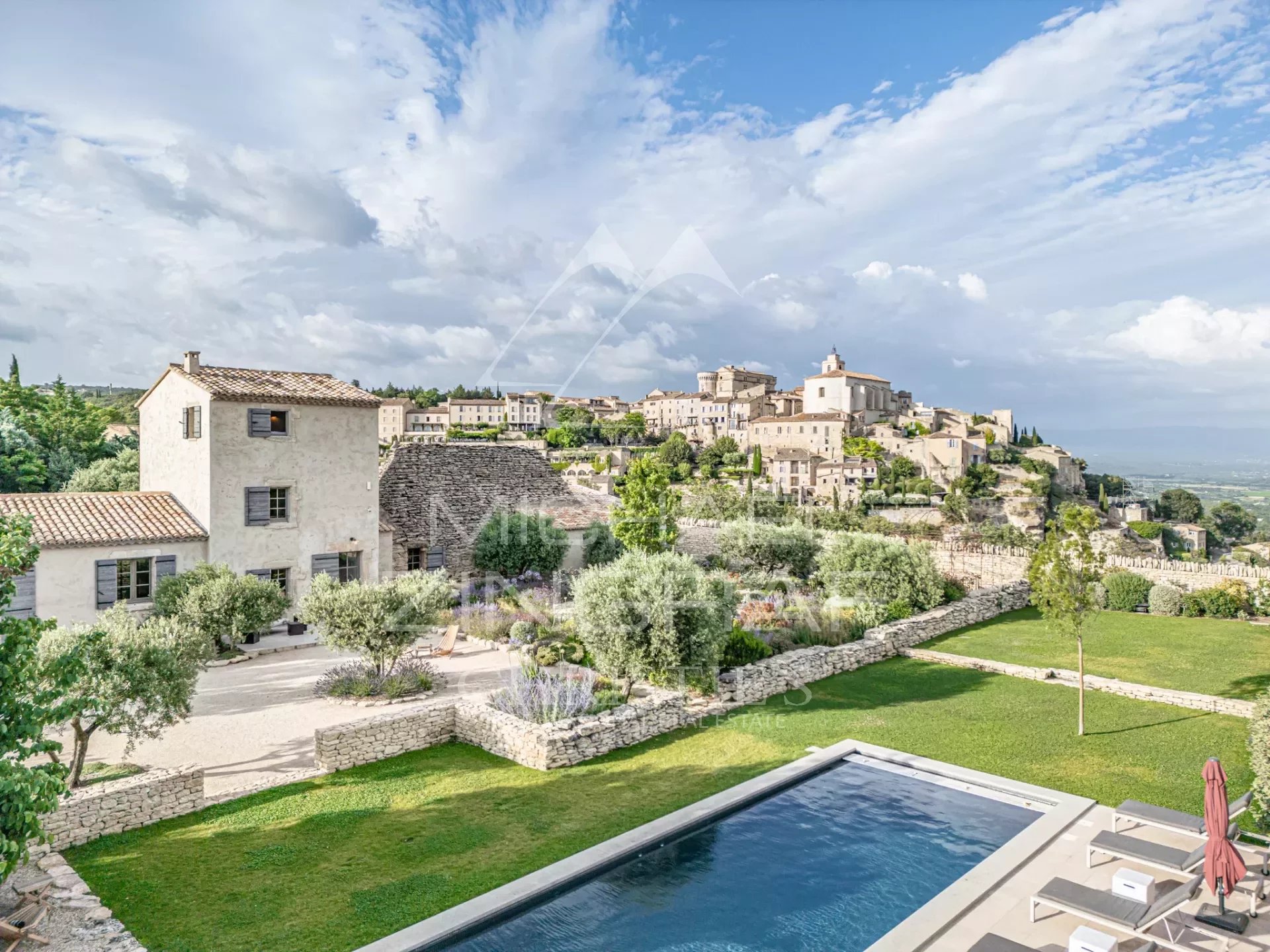 Mas provençal with exceptional view of the village of Gordes