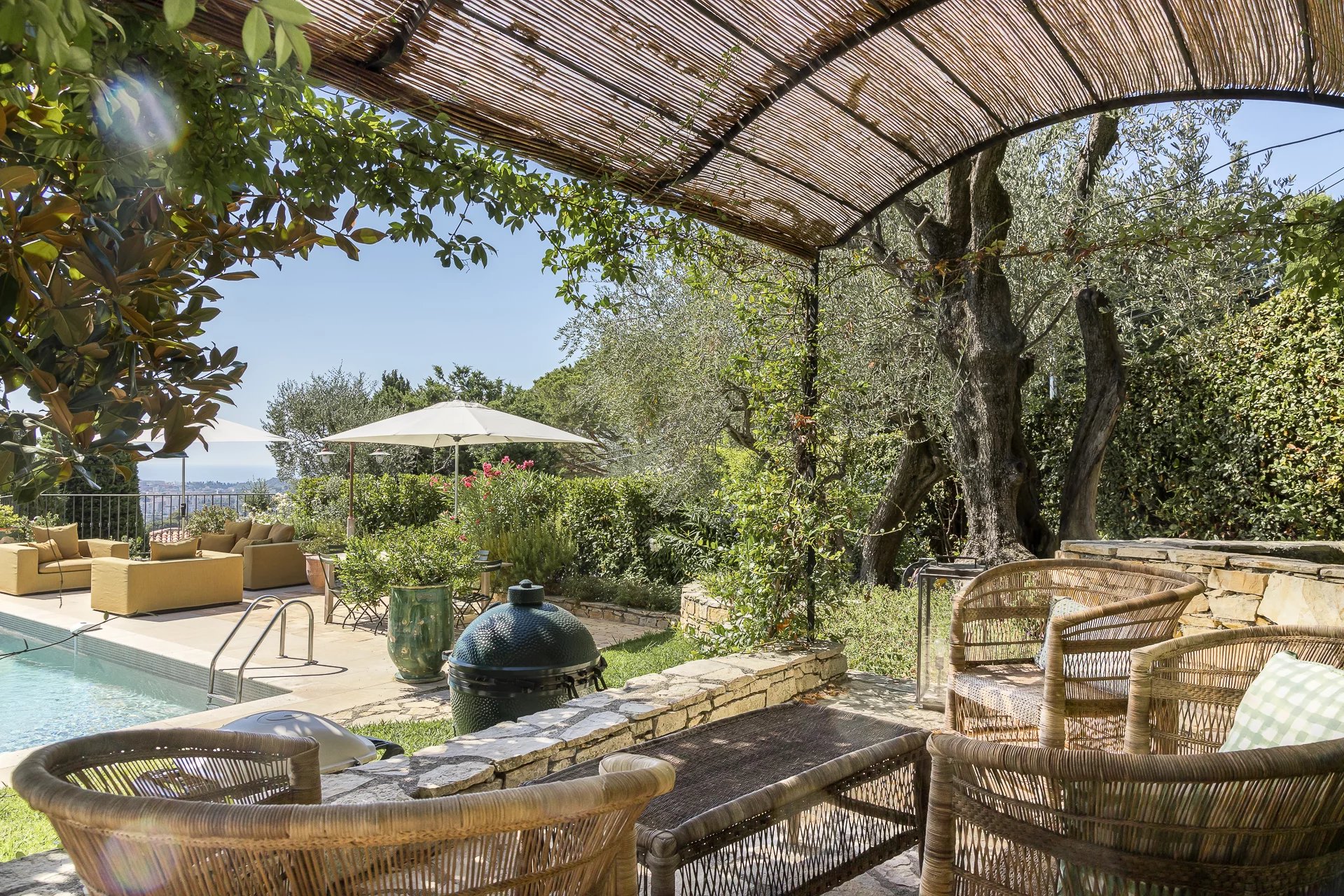 À pied du village, charmante villa avec vue panoramique mer