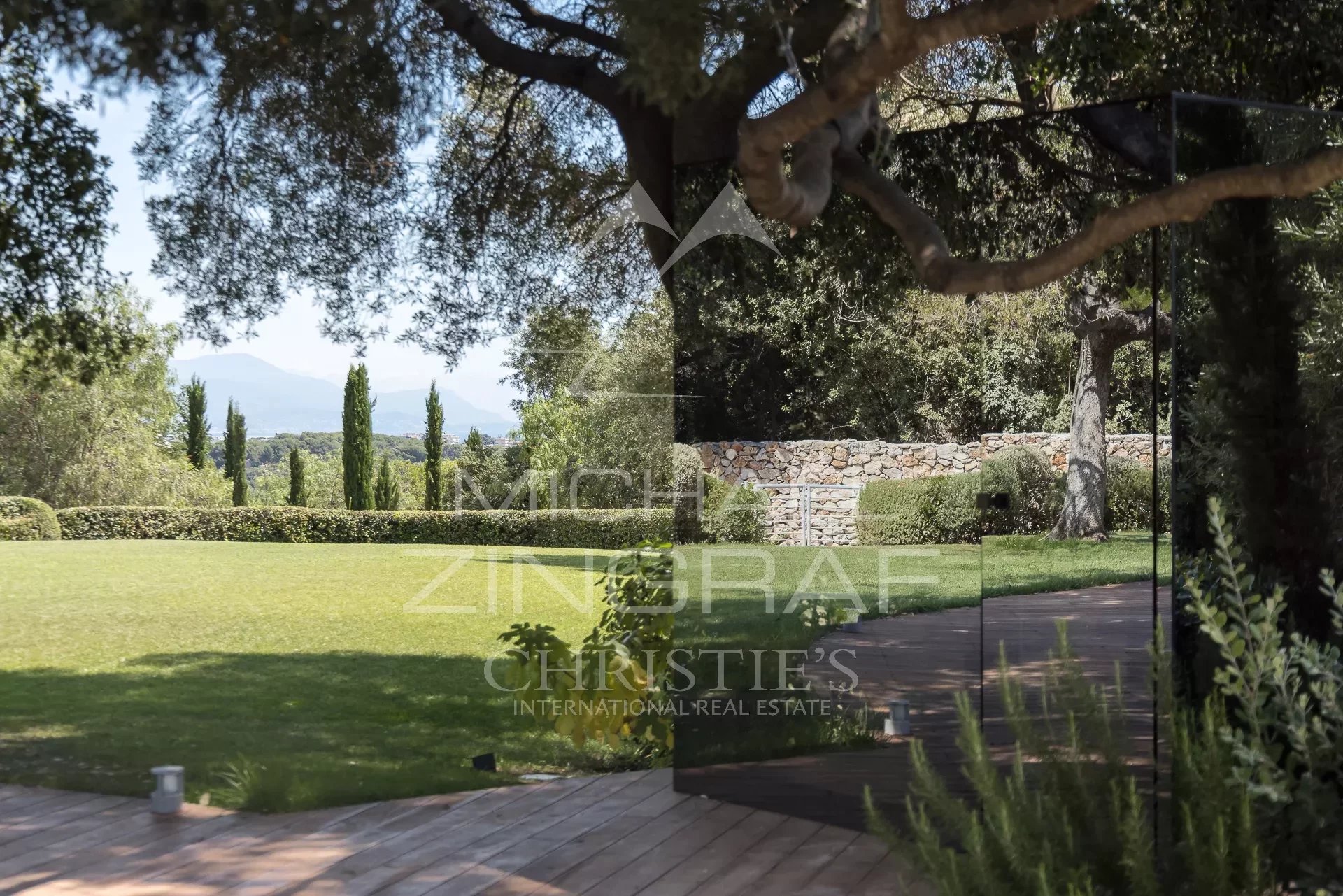 Close to Cannes -  6 bedrooms Villa in a park