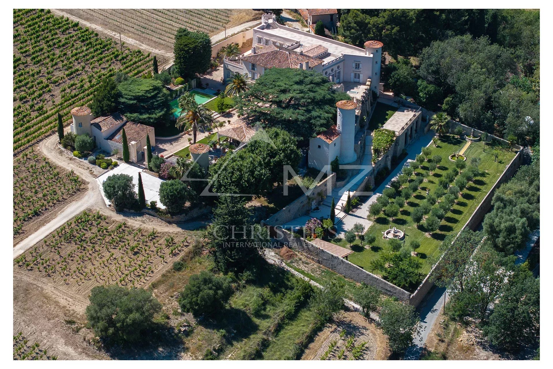 Saint-Cyr-sur-Mer, Château provençal au coeur des vignes