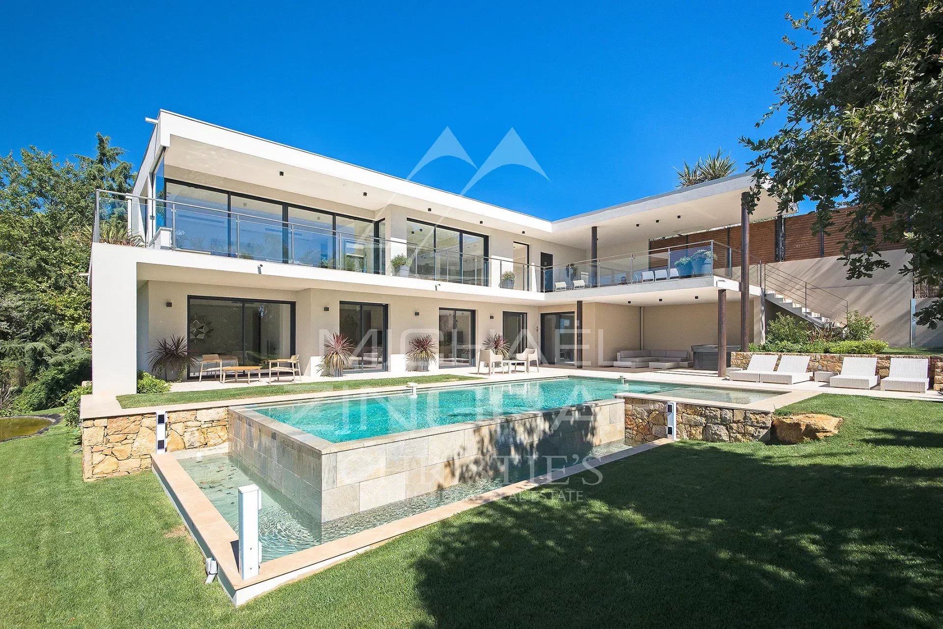 Near Cannes - Modern Villa