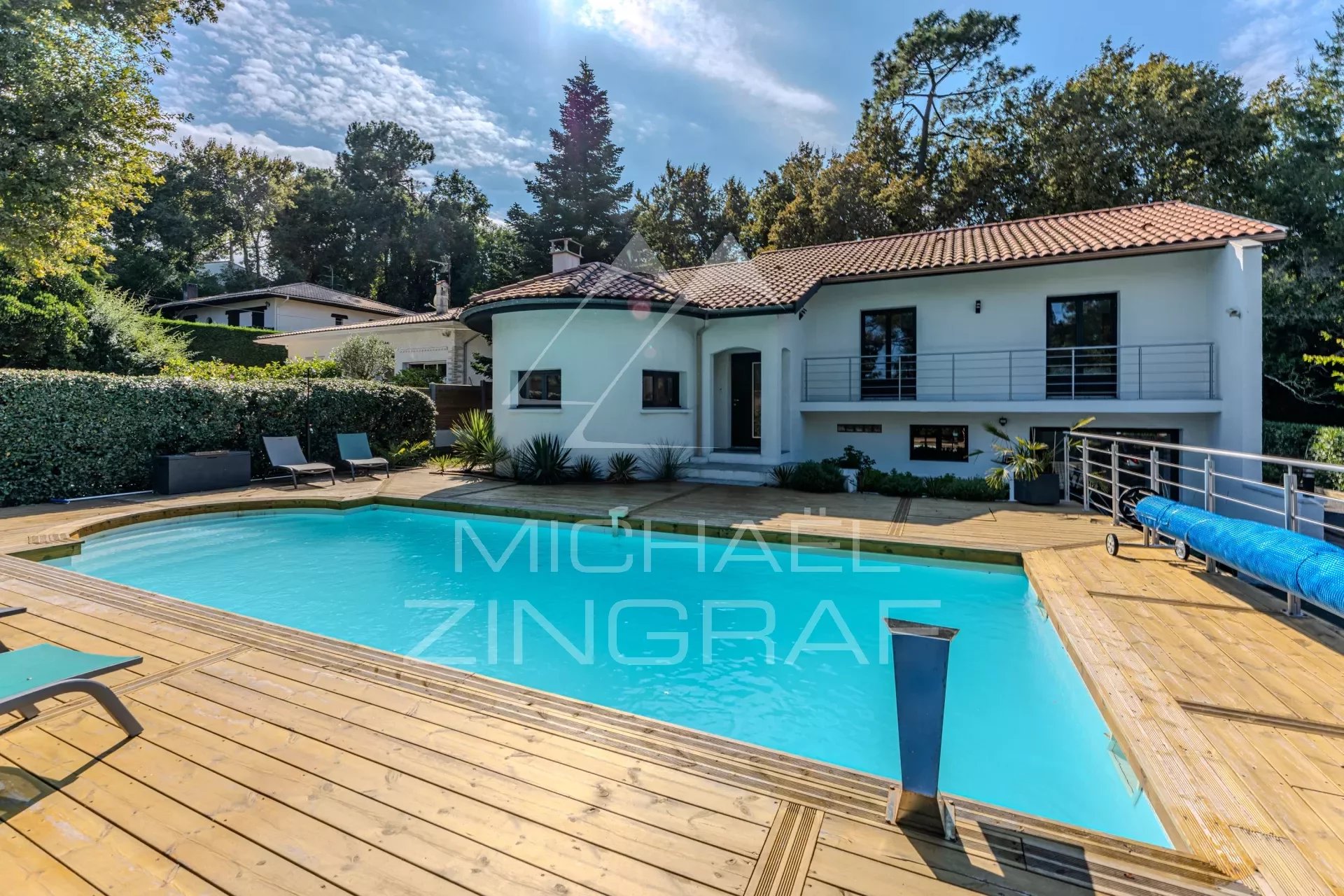 House on the Arcachon golf course at the gateway to Pyla