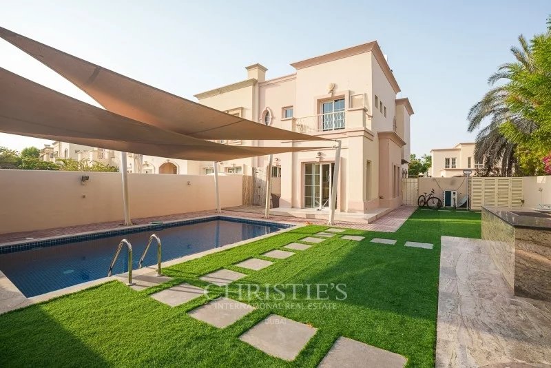 Upgraded 3 bed plus study villa | Private Pool