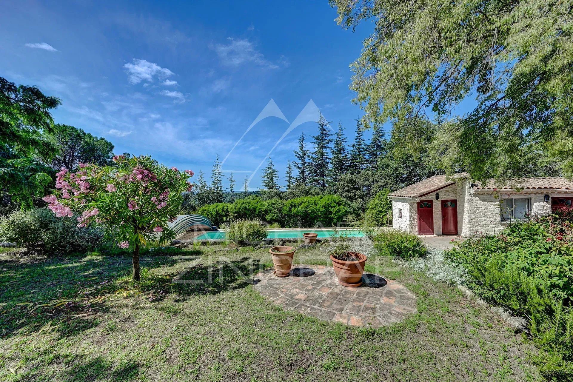 Between Uzès and the Cévennes: on 2 hectares, beautiful property