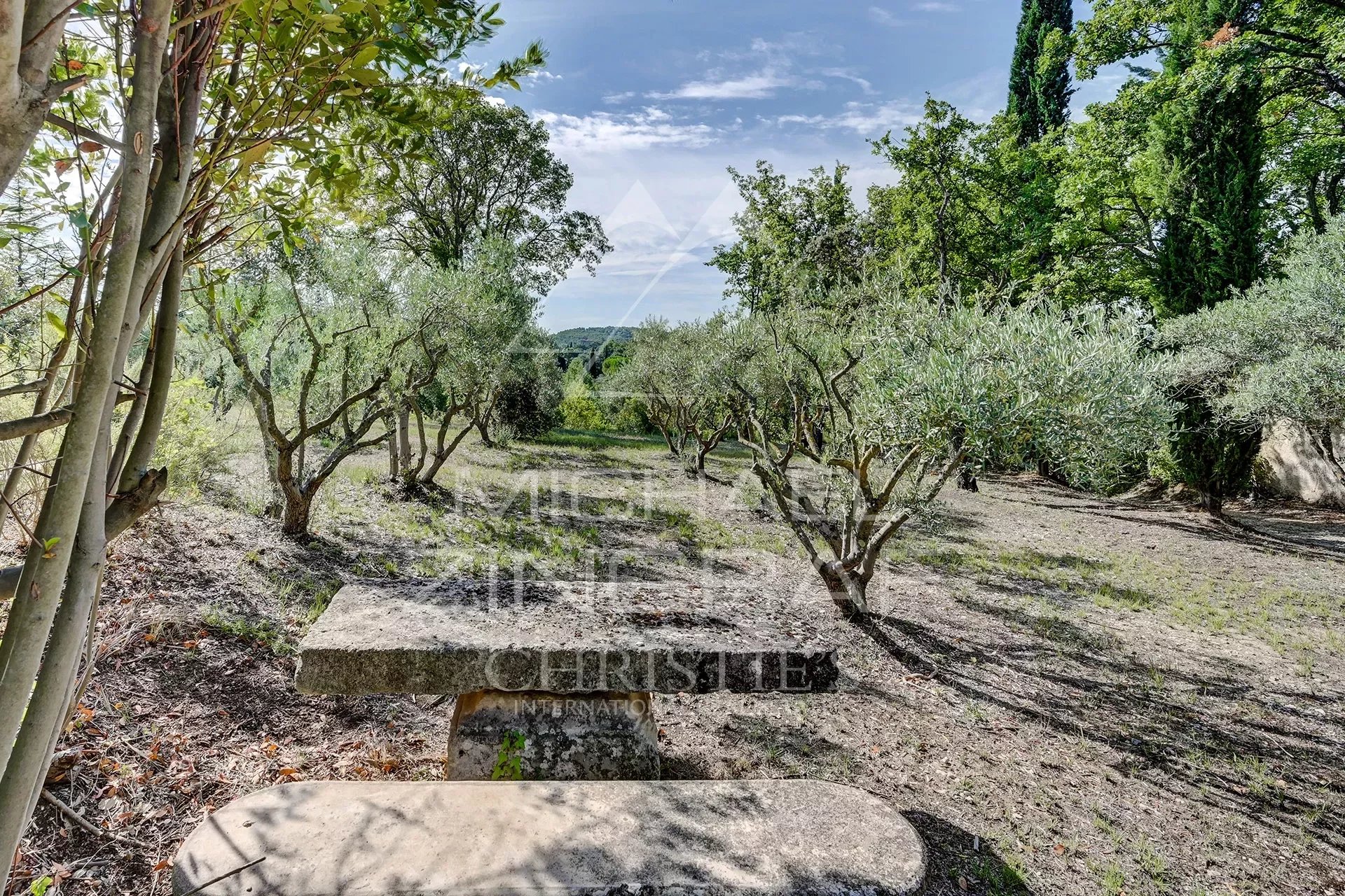 Anwesen mit Blick auf das Schloss von Lourmarin