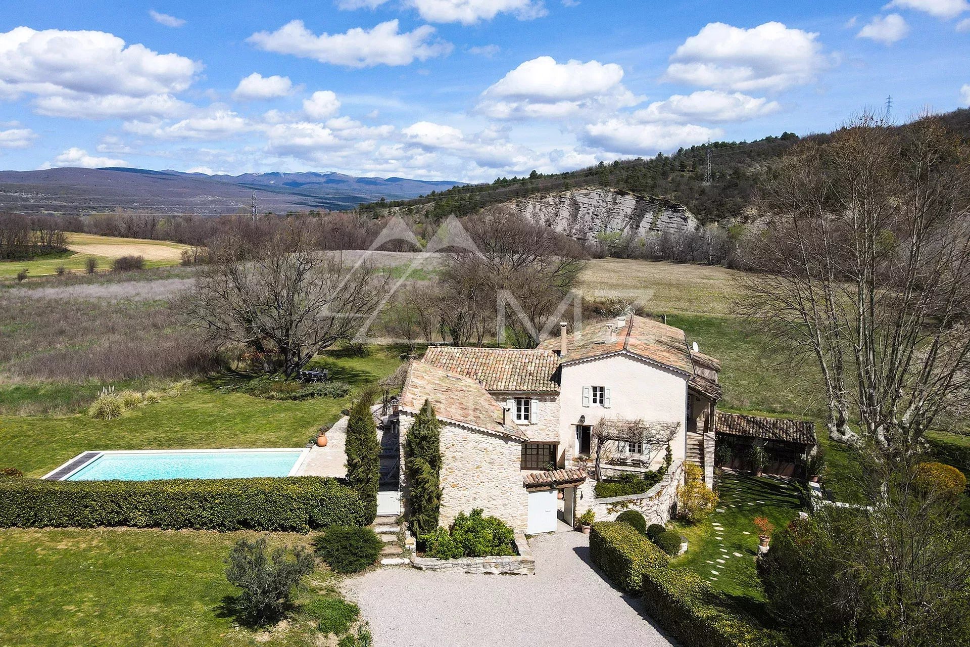 Moulin du XVII élégamment rénové