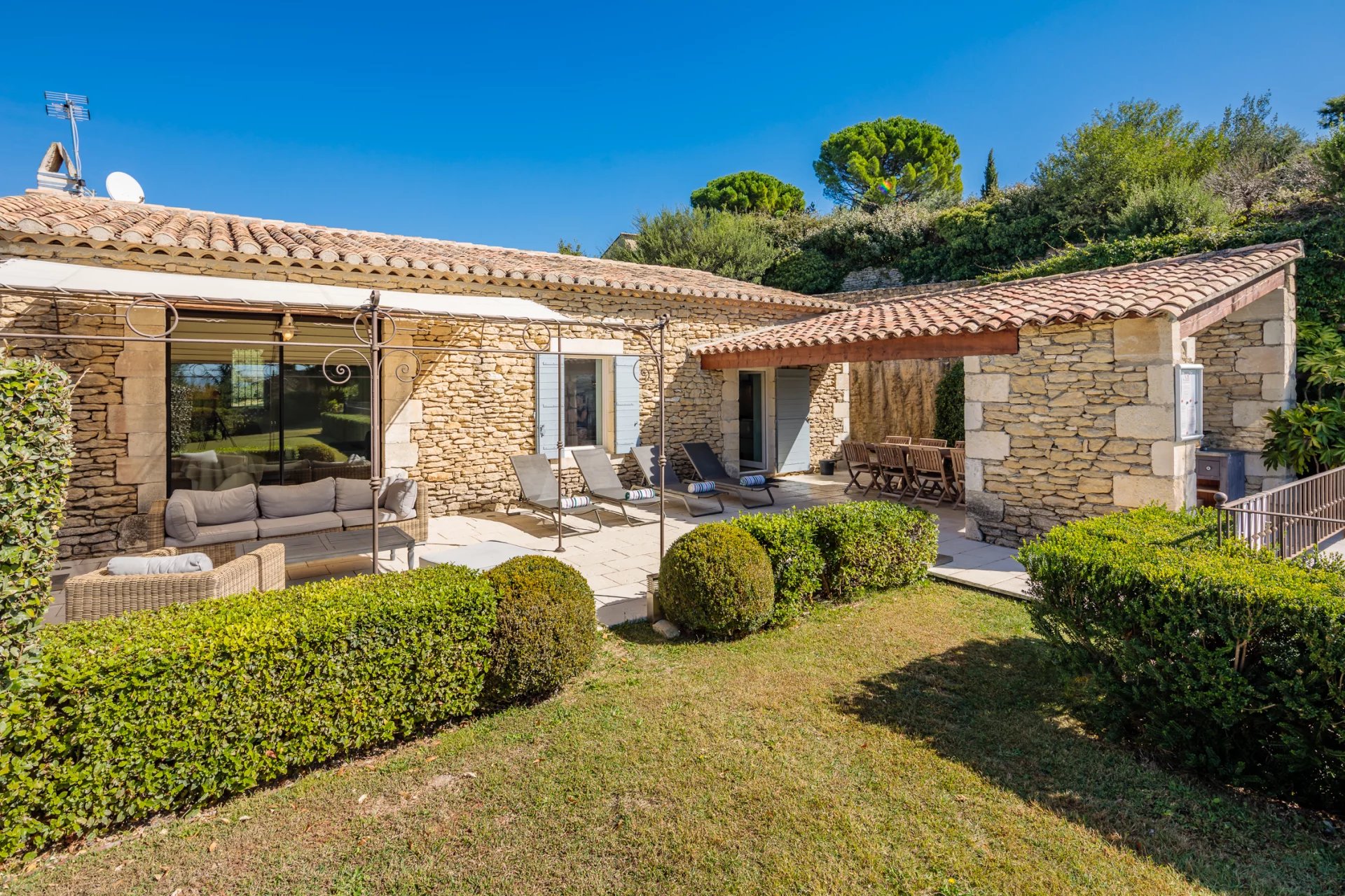 Gordes - Belle maison en pierres avec piscine et climatisation