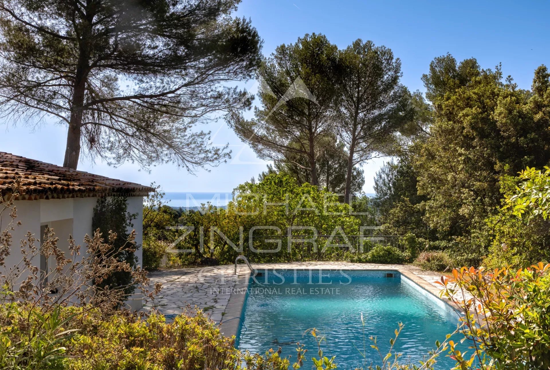 Proche Cannes - Superbe propriété de plain pied vue mer