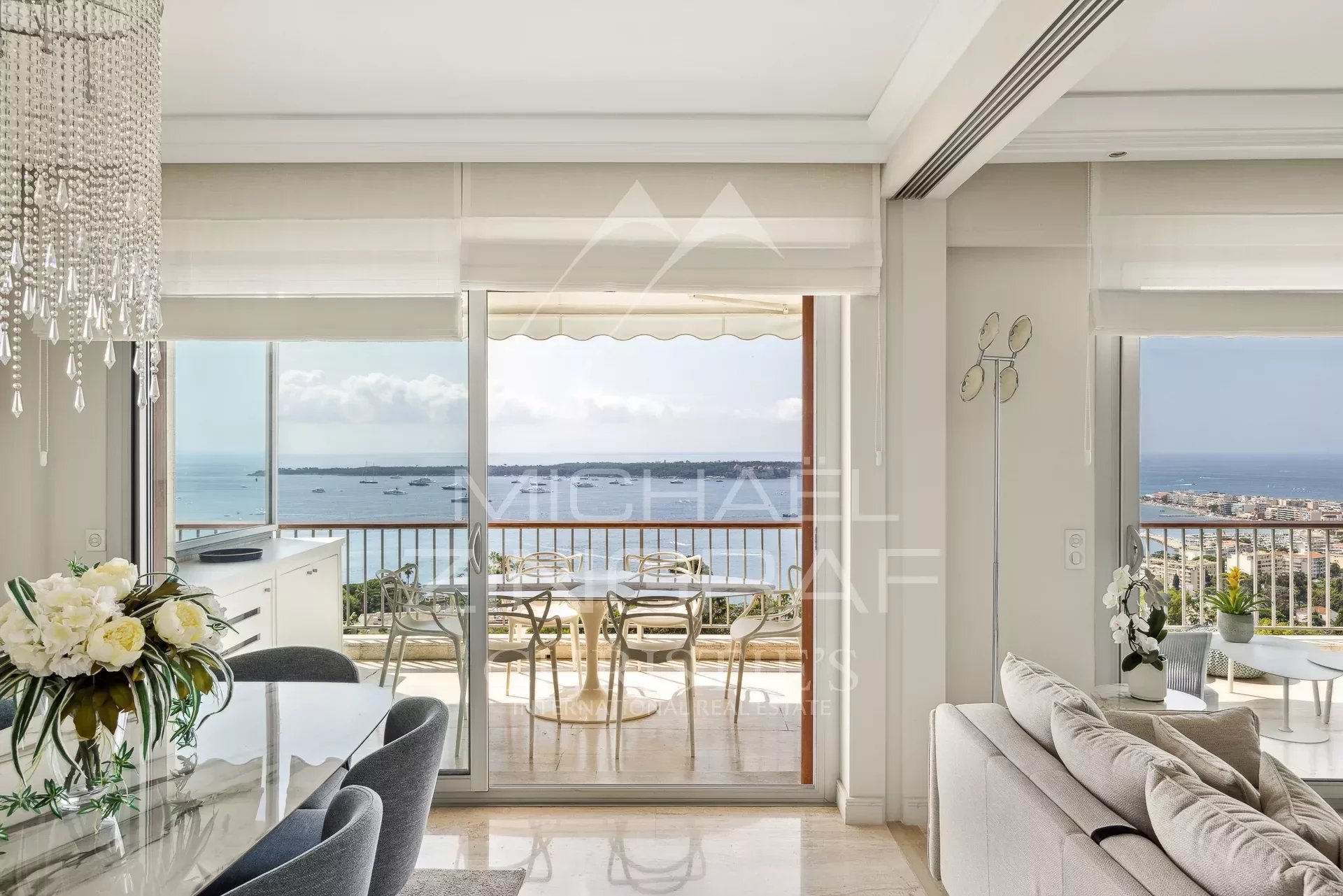 EXCLUSIVITE: Superbe appartement contemporain à la vue mer