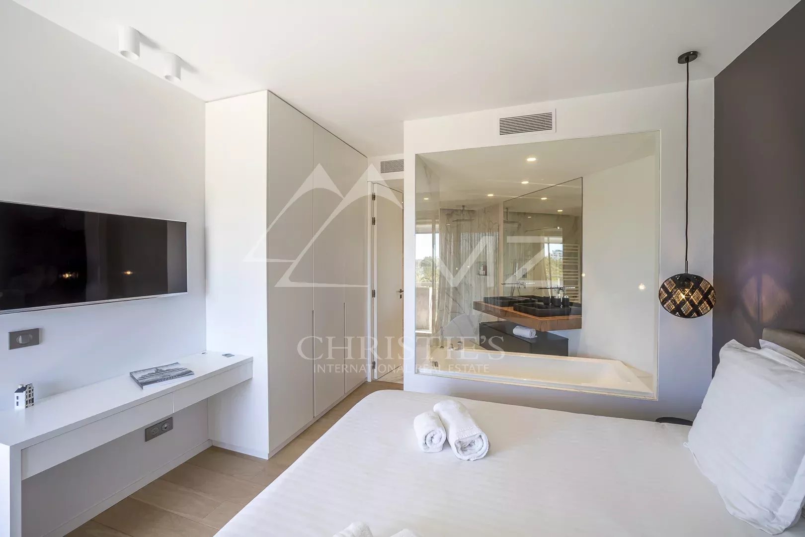 Cannes - Croisette - 3 bedrooms apartment