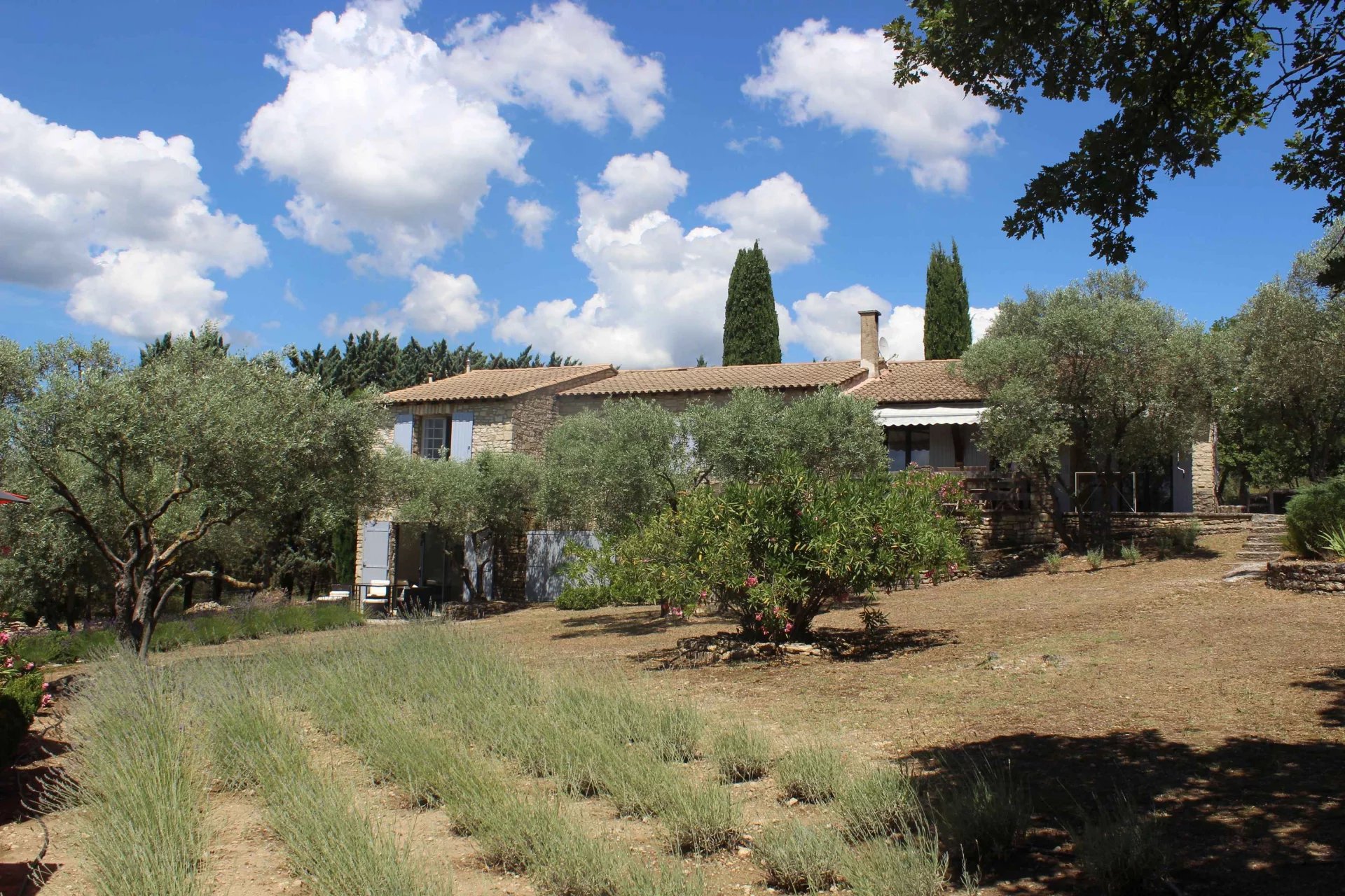 Gordes - Belle maison de vacances avec vue dégagée