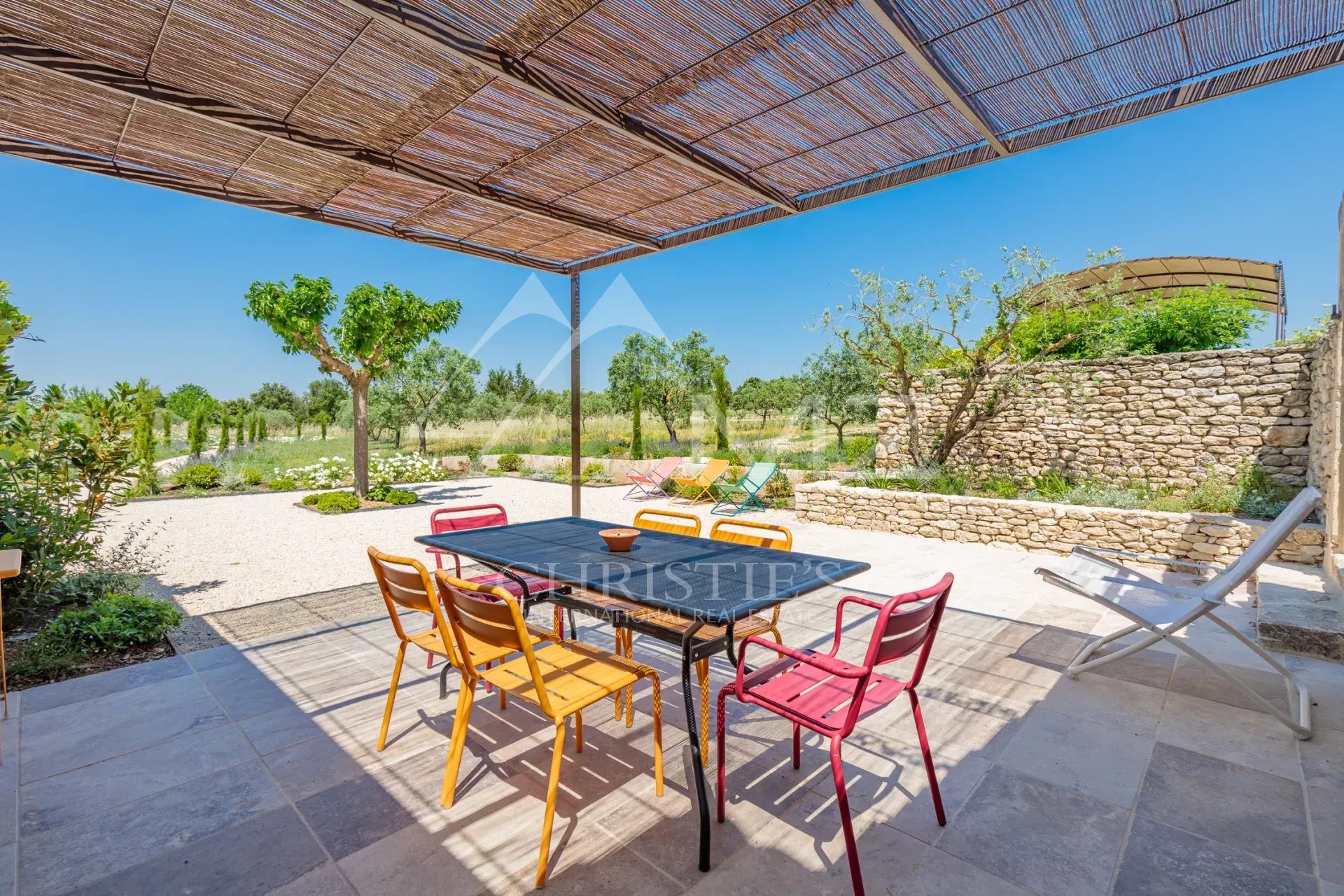 Gordes - Refined restored farmhouse with view