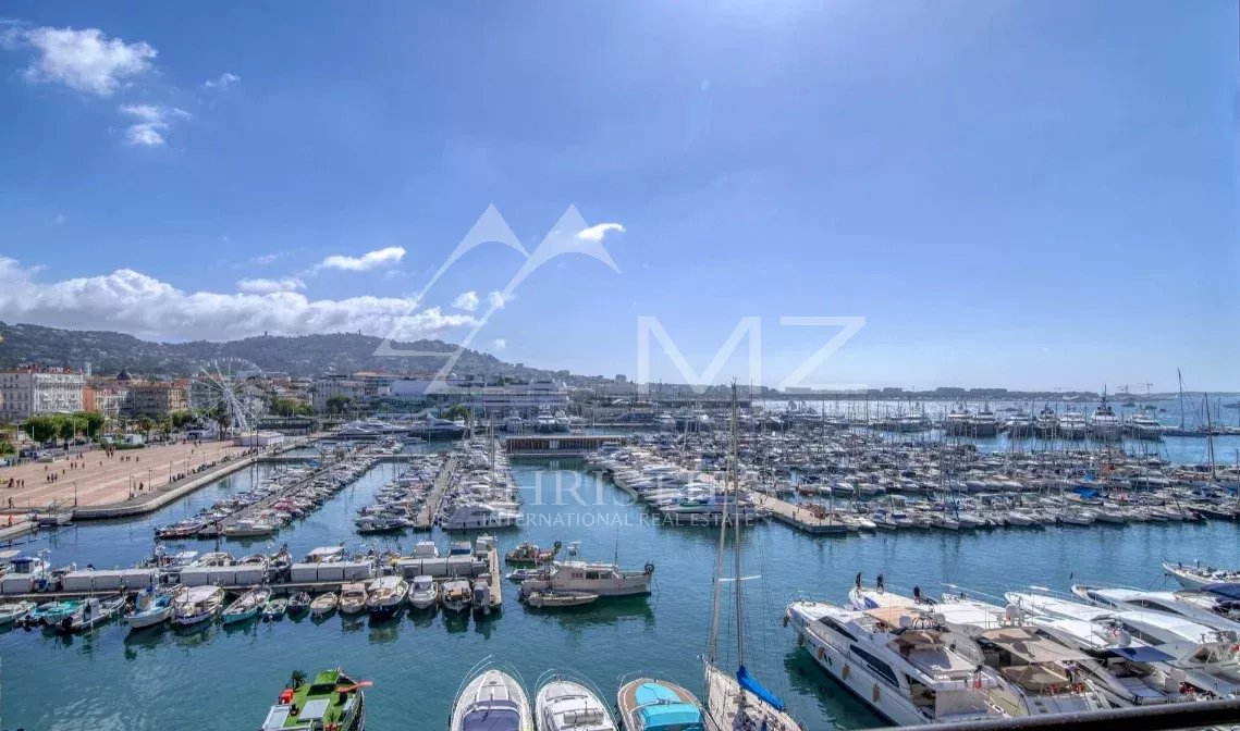 CANNES -VIEUX-PORT. PENTHOUSE VUE SPECTACULAIRE