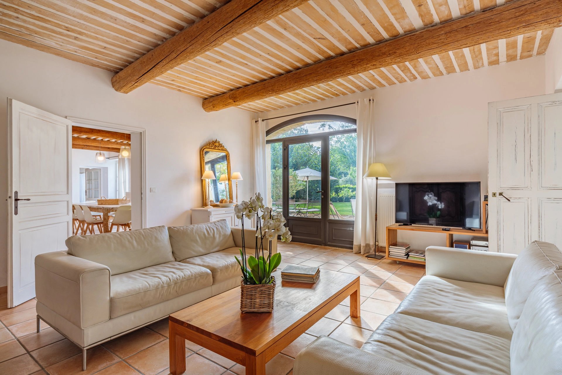 Luberon - Beautiful farmhouse with heated pool