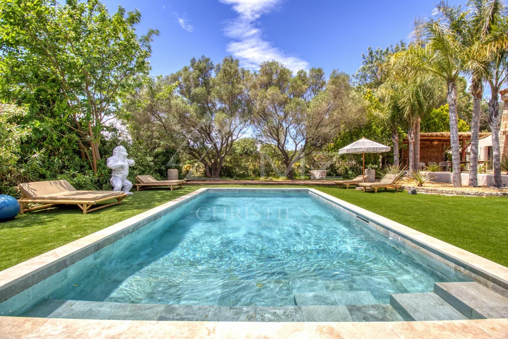 VILLA DE CARACTERE - VUE SUR LE CHATEAU DE GRIMAUD