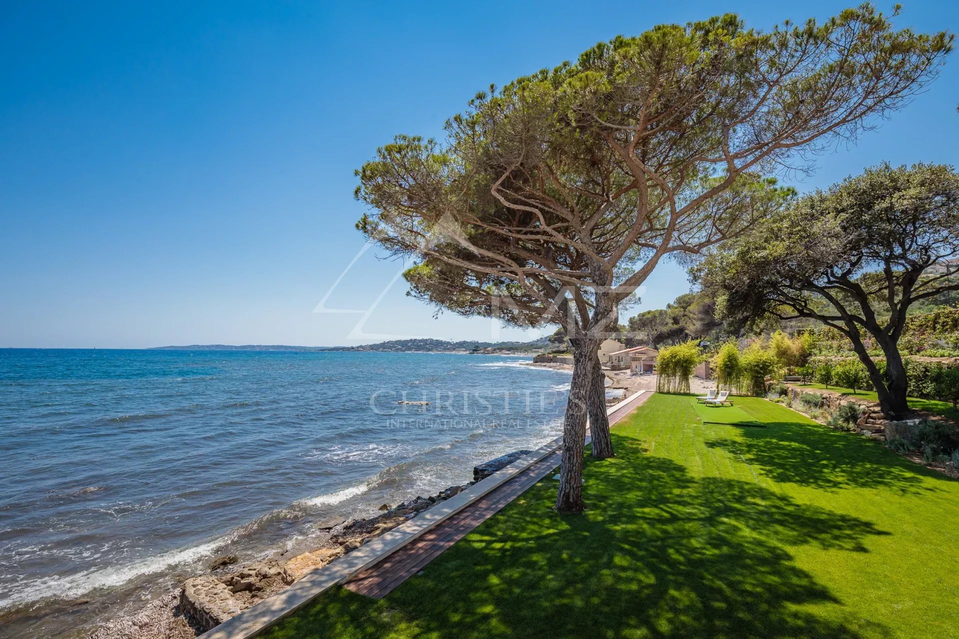 Entre Cannes et Saint Tropez - Villa pieds dans l'eau - Les Issambres