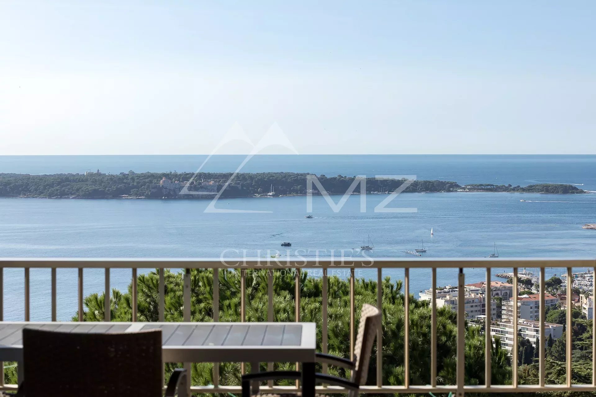 EXCLUSIVITE: Superbe appartement contemporain à la vue mer